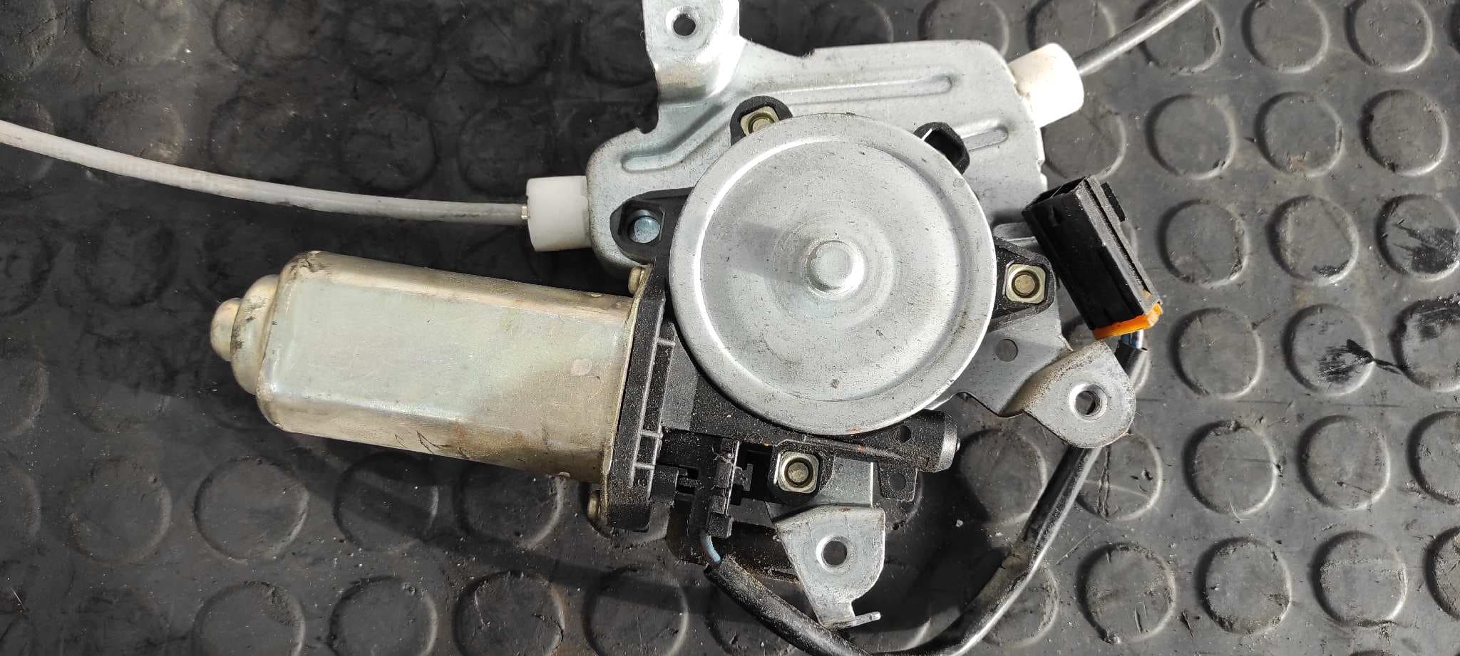 Recambio de ELEVALUNAS TRASERO DERECHO para NISSAN PICK-UP (D22) referencia OEM IAM 827302S720 3