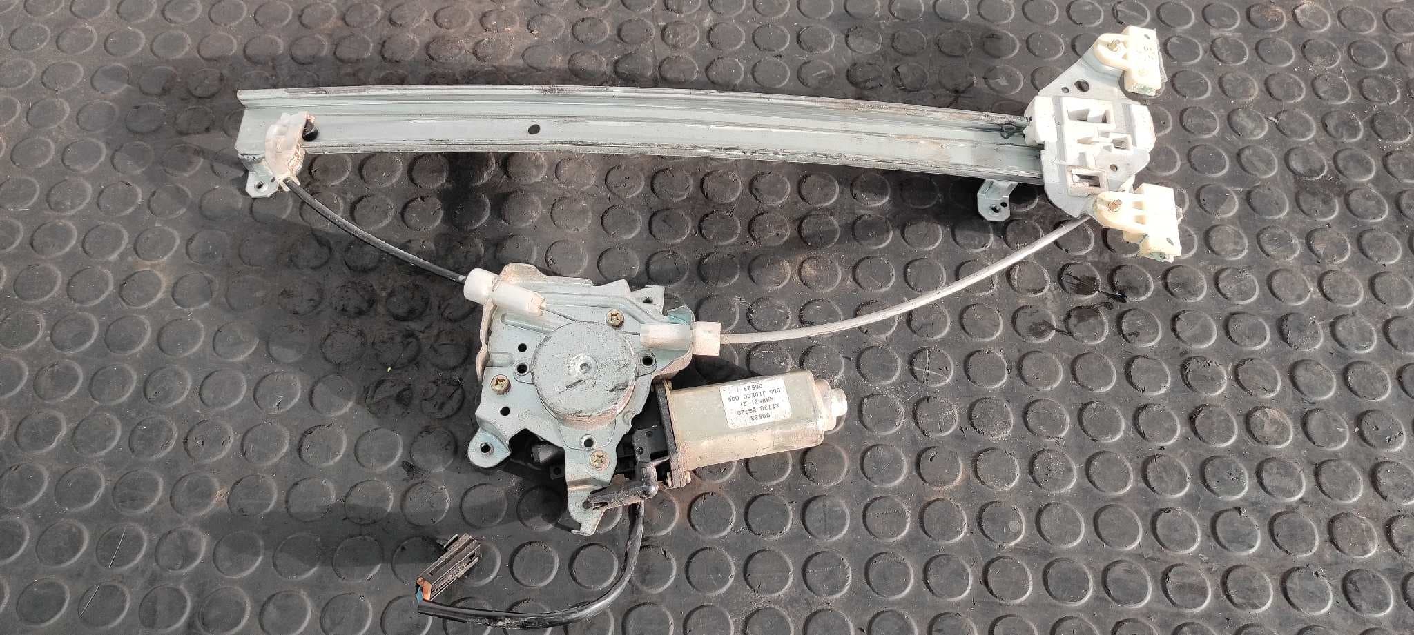 Recambio de ELEVALUNAS TRASERO DERECHO para NISSAN PICK-UP (D22) referencia OEM IAM 827302S720 6