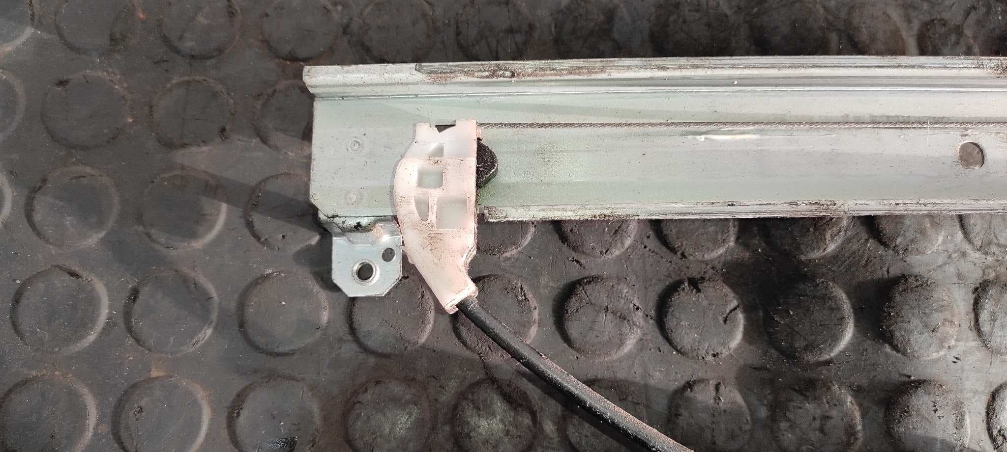Recambio de ELEVALUNAS TRASERO DERECHO para NISSAN PICK-UP (D22) referencia OEM IAM 827302S720 7