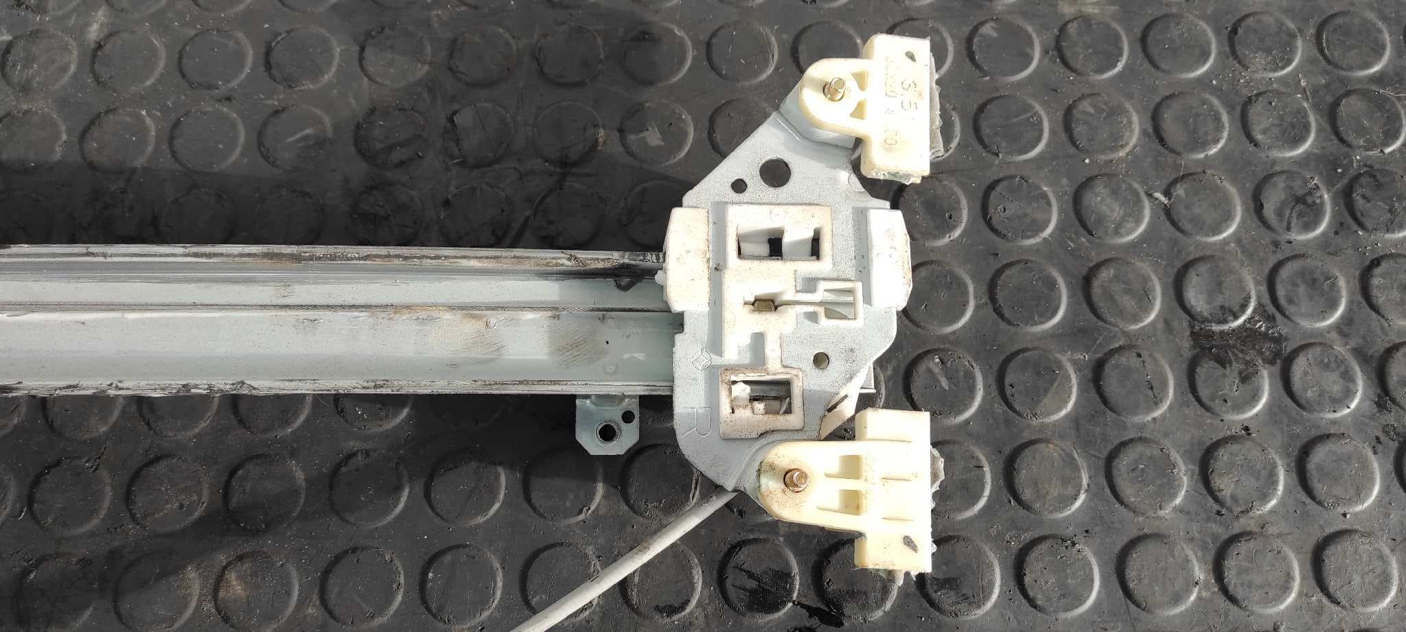 Recambio de ELEVALUNAS TRASERO DERECHO para NISSAN PICK-UP (D22) referencia OEM IAM 827302S720 4