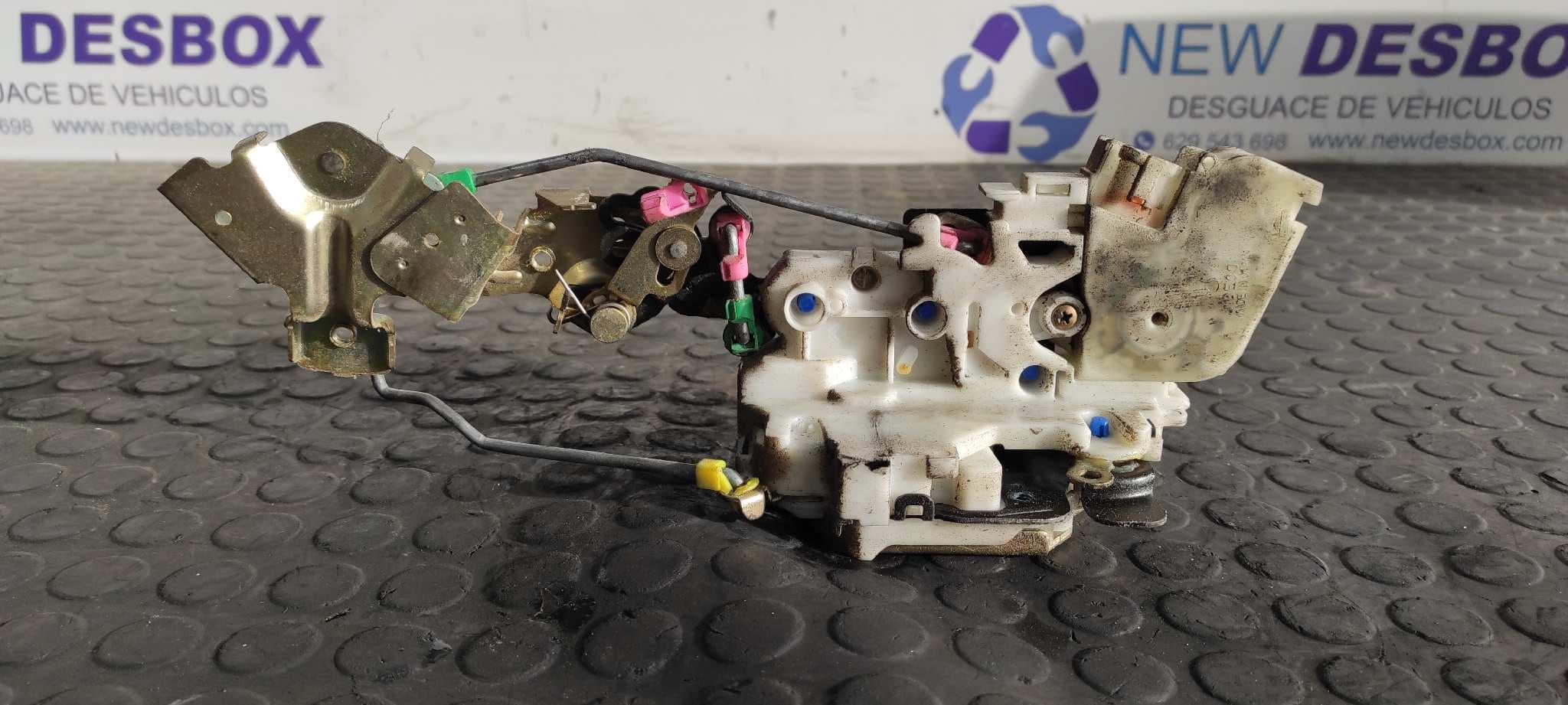 Recambio de CERRADURA PUERTA TRASERA DERECHA para NISSAN PICK-UP (D22) referencia OEM IAM 805525P003
