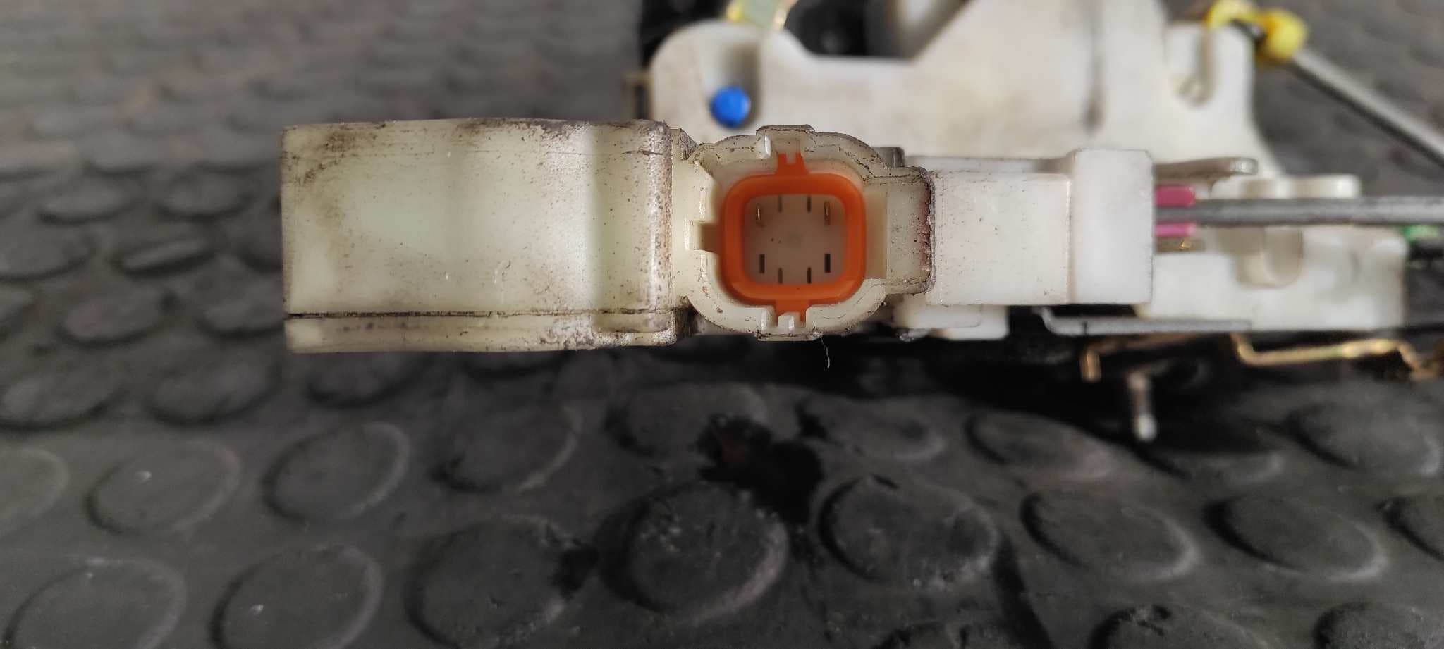 Recambio de CERRADURA PUERTA TRASERA DERECHA para NISSAN PICK-UP (D22) referencia OEM IAM 805525P003 2