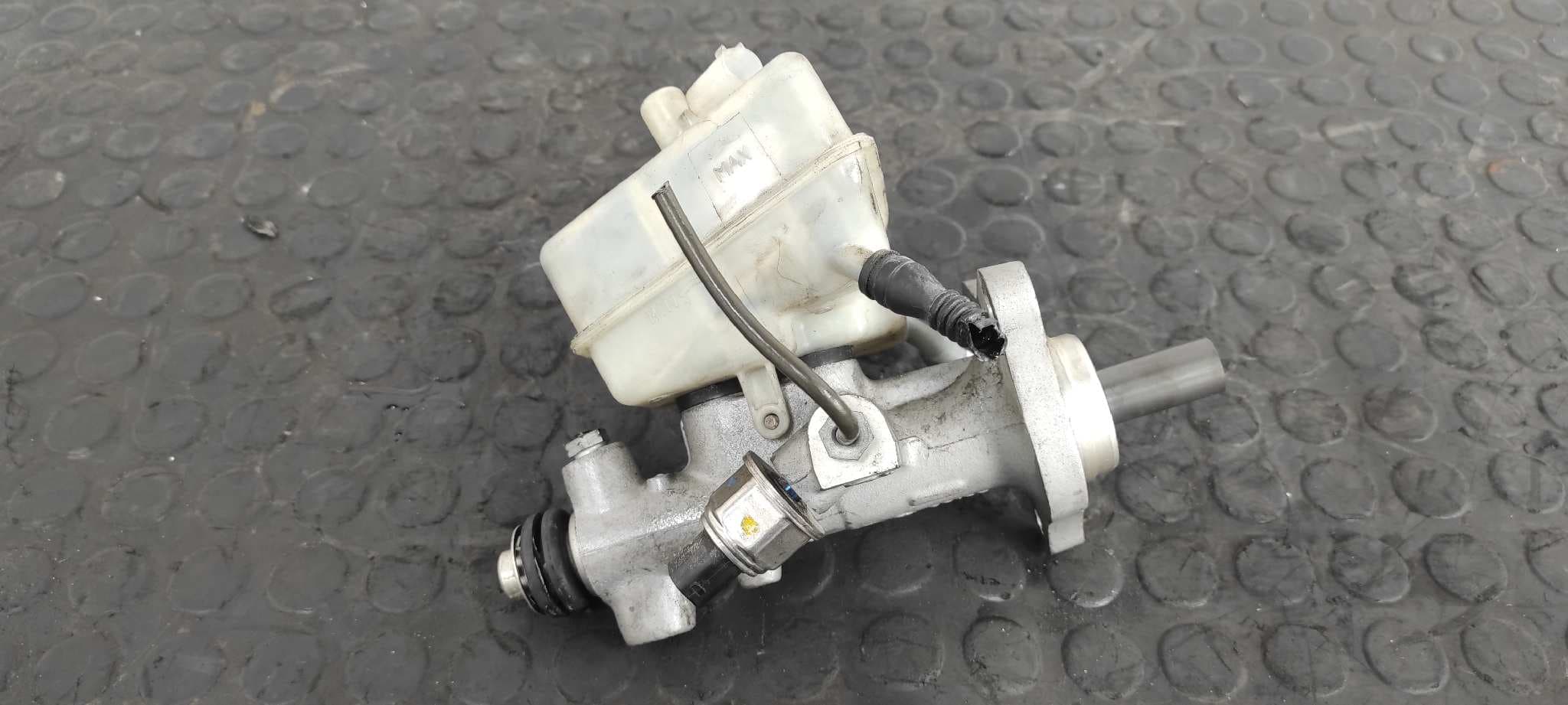 Recambio de BOMBA FRENO para MERCEDES-BENZ CLASE C (W203) SPORTCOUPE 1.8 CAT M271946 referencia OEM IAM A2034300002   - GRIS