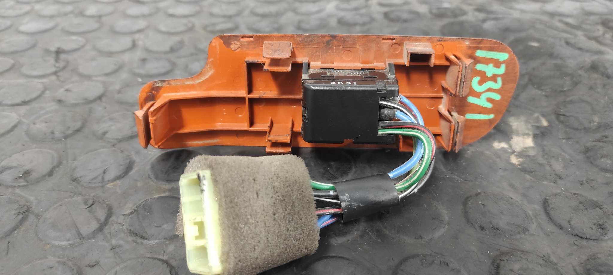 Recambio de MANDO ELEVALUNAS TRASERO DERECHO para SSANGYONG MUSSO 2.3 Turbodiesel CAT referencia OEM IAM 8583005500   - GRIS 6