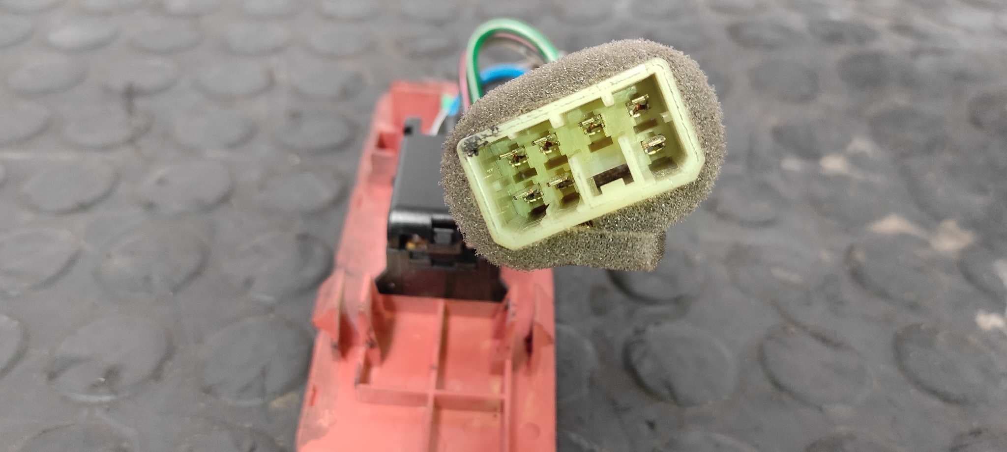Recambio de MANDO ELEVALUNAS TRASERO DERECHO para SSANGYONG MUSSO 2.3 Turbodiesel CAT referencia OEM IAM 8583005500   - GRIS 2