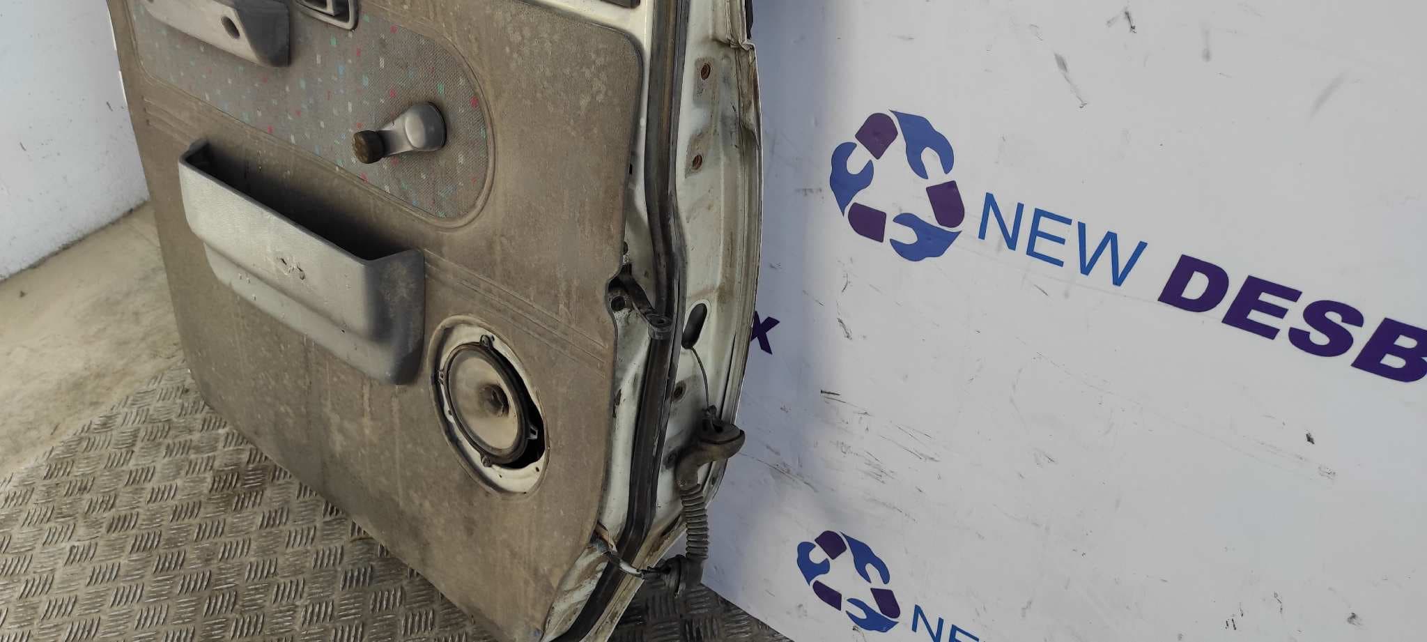 Recambio de PUERTA DELANTERA IZQUIERDA para NISSAN VANETTE CARGO LD23C referencia OEM IAM    - BLANCO 3
