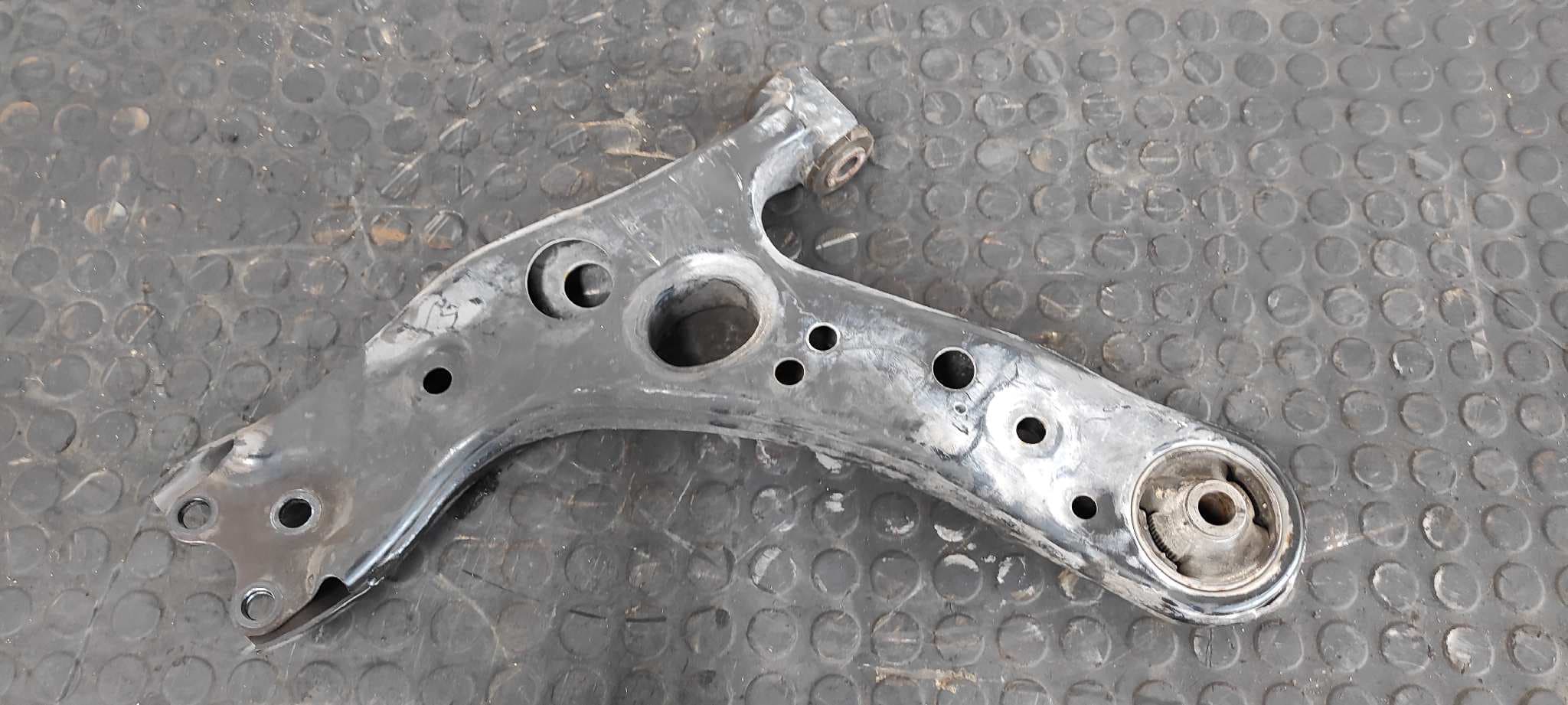 Recambio de BRAZO DERECHO INFERIOR DELANTERO para TOYOTA PRIUS (NHW30) Plug-in Hybrid Advance 2ZR referencia OEM IAM    - BLANCO 4