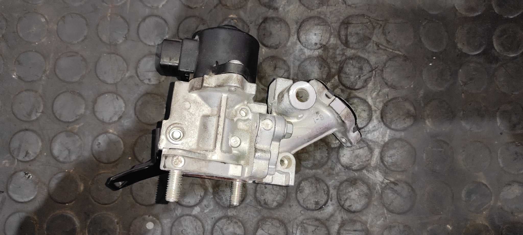 Recambio de VALVULA EGR para TOYOTA PRIUS (NHW30) 2ZR referencia OEM IAM 2562037110   - BLANCO 3