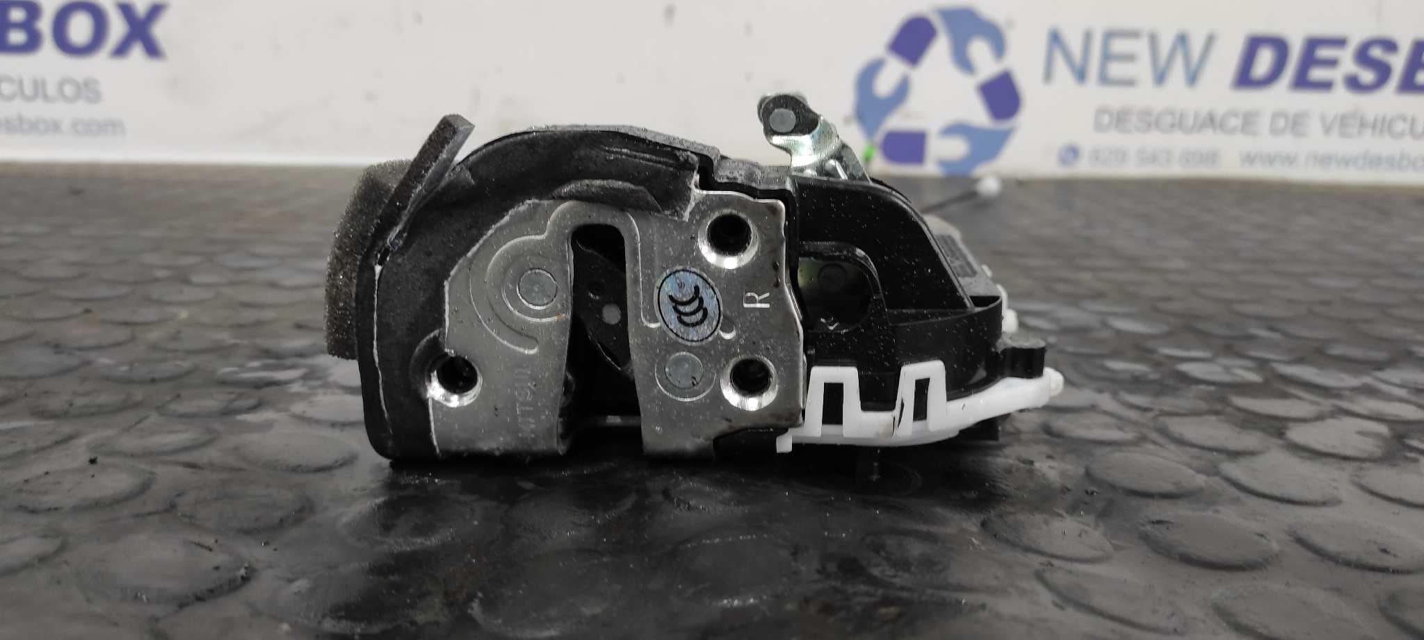 Recambio de CERRADURA PUERTA TRASERA DERECHA para TOYOTA PRIUS (NHW30) Plug-in Hybrid Advance 2ZR referencia OEM IAM MD4   - BLANCO 2