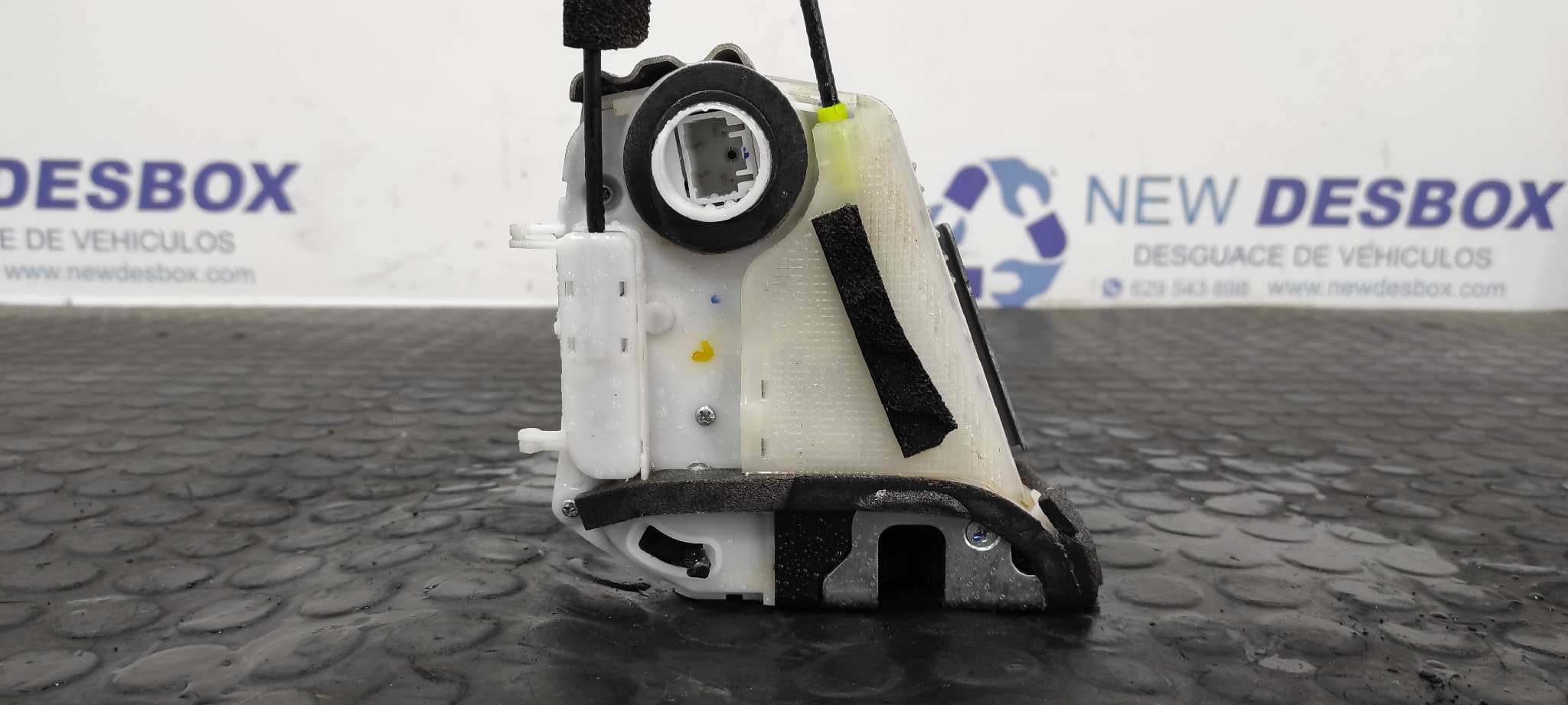 Recambio de CERRADURA PUERTA TRASERA DERECHA para TOYOTA PRIUS (NHW30) Plug-in Hybrid Advance 2ZR referencia OEM IAM MD4   - BLANCO 6