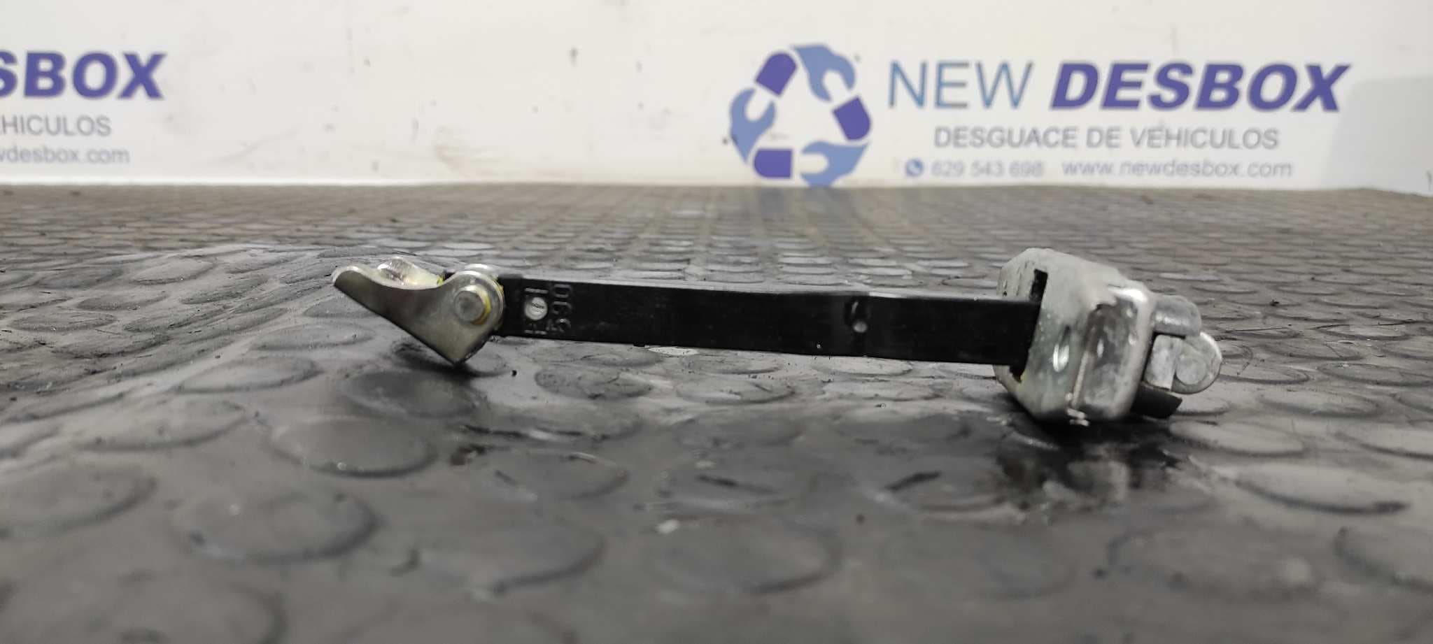 Recambio de RETENEDOR PUERTA DERECHA para TOYOTA PRIUS (NHW30) Plug-in Hybrid Advance 2ZR referencia OEM IAM 590   - BLANCO 2