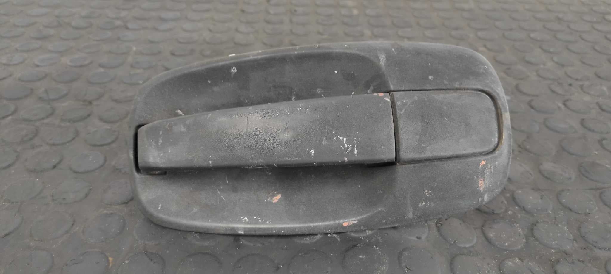 Recambio de MANETA DELANTERA DERECHA para RENAULT TRAFIC COMBI (AB 4.01) 6 - plazas (L2H1) acristalado parcial 2,9t   Combi largo F9QU7 referencia OEM IAM 8200170625   - BLANCO