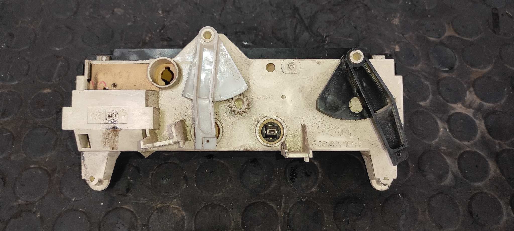 Recambio de MANDO CALEFACCION / AIRE ACONDICIONADO para RENAULT MASTER DOBLE CABINE, CAJA ABIERTA/CHASIS Chasis Batalla 3578 mm G9T C7 referencia OEM IAM 133761F   - BLANCO 4