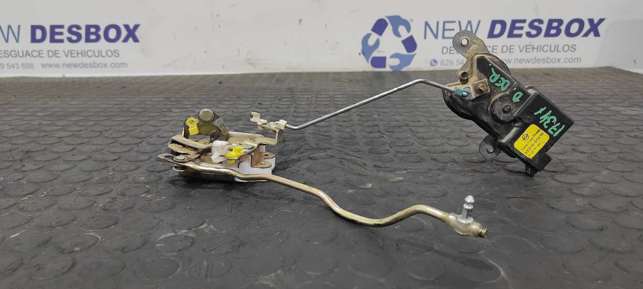 Recambio de CERRADURA PUERTA DELANTERA DERECHA para SSANGYONG MUSSO 2.3 Turbodiesel CAT referencia OEM IAM 8835005030   - GRIS