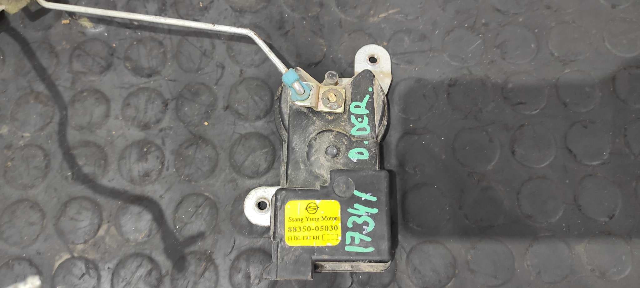 Recambio de CERRADURA PUERTA DELANTERA DERECHA para SSANGYONG MUSSO 2.3 Turbodiesel CAT referencia OEM IAM 8835005030   - GRIS 5