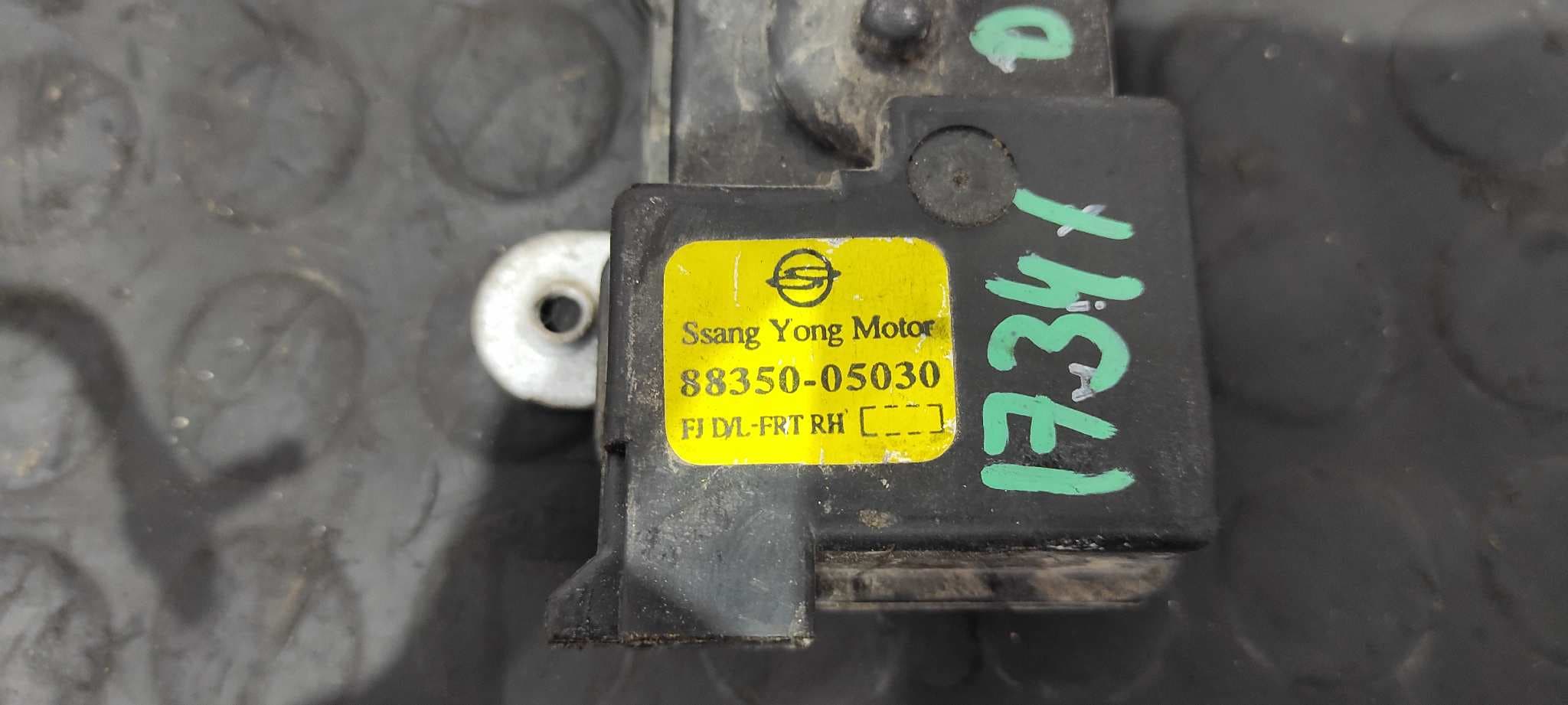 Recambio de CERRADURA PUERTA DELANTERA DERECHA para SSANGYONG MUSSO 2.3 Turbodiesel CAT referencia OEM IAM 8835005030   - GRIS 2