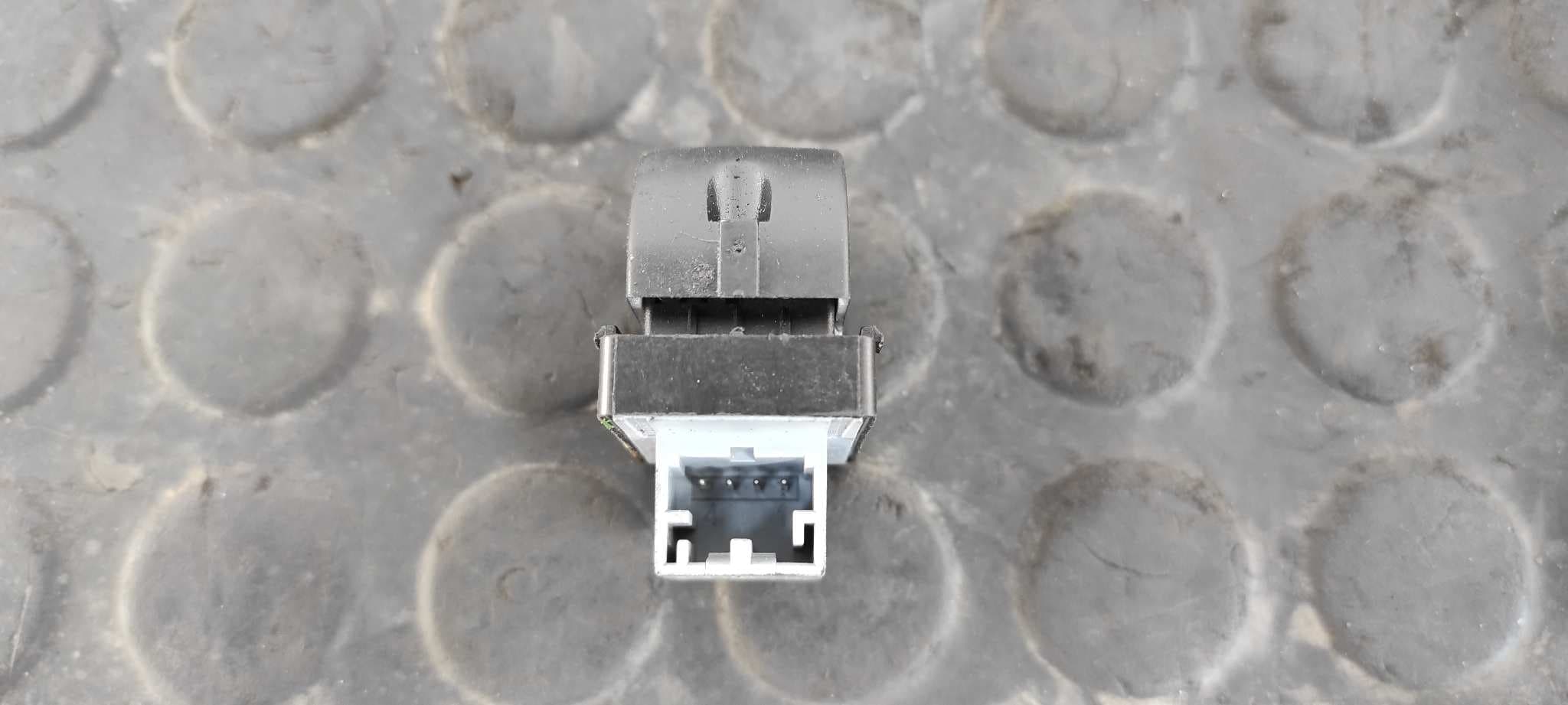 Recambio de MANDO ELEVALUNAS DELANTERO DERECHO para AUDI A3 (8P) referencia OEM IAM 4F0959855 2
