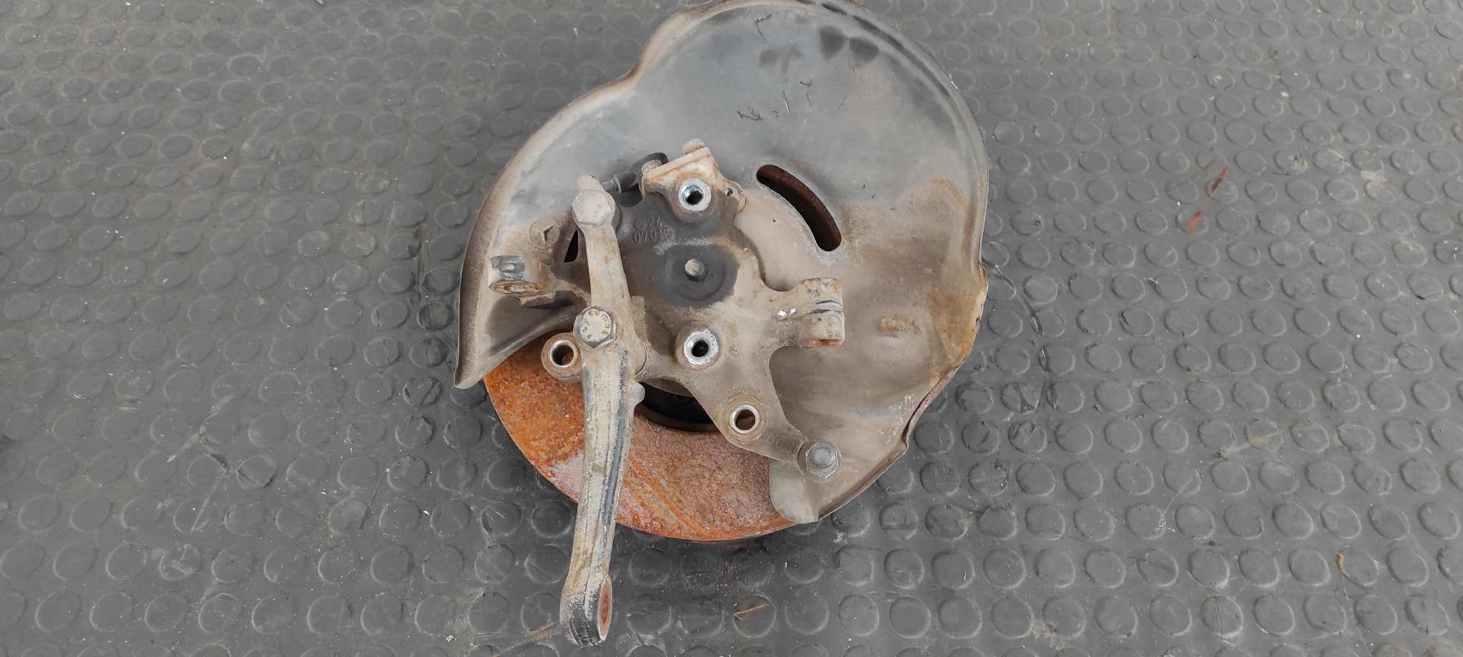 Recambio de MANGUETA DELANTERA IZQUIERDA para MERCEDES-BENZ CLASE E (W124) BERLINA M104992 referencia OEM IAM 240701   - NEGRO 4