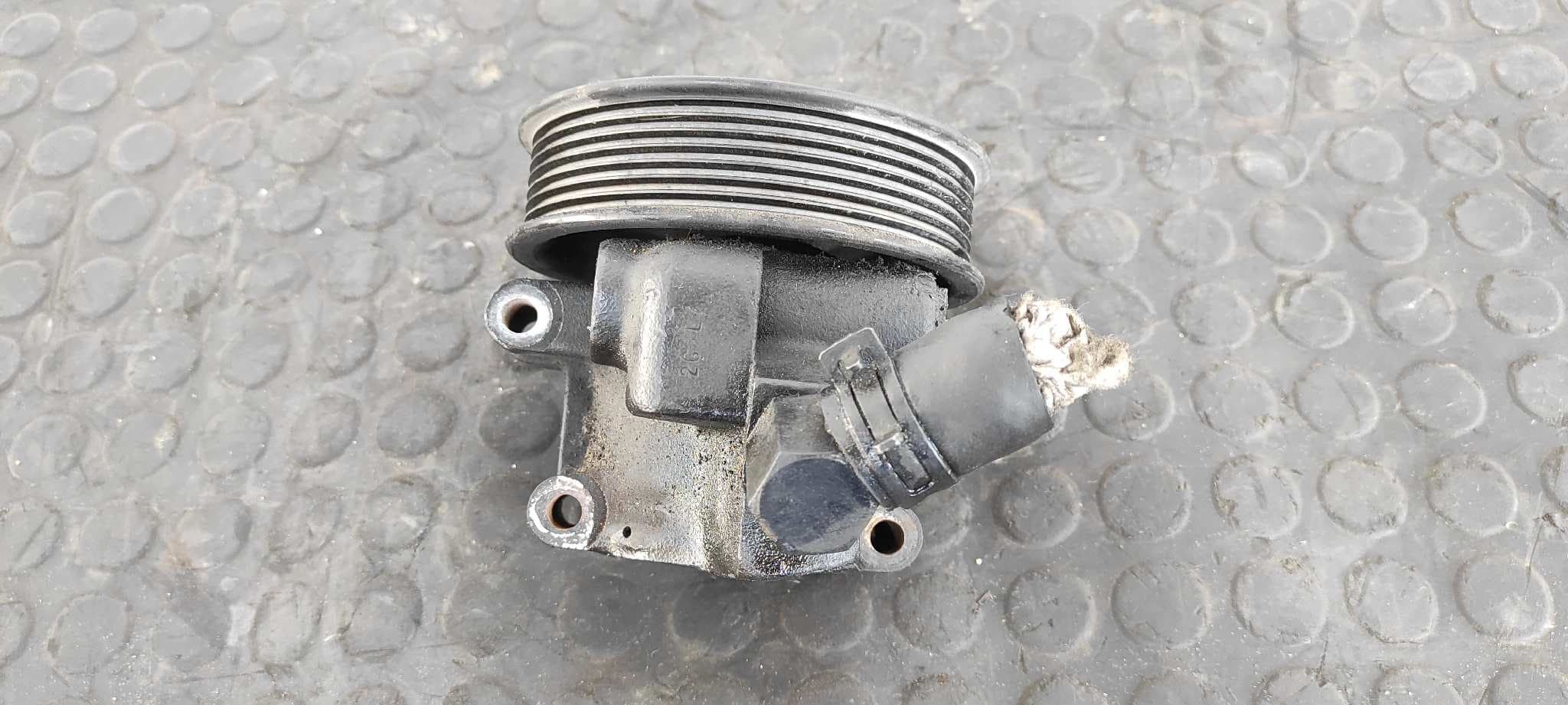 Recambio de BOMBA DIRECCION para FORD TRANSIT CAJA CERRADA, CORTA (FY) (2000 =>) FT  330   2.4 D4FA referencia OEM IAM YC1E3A733AB   - BLANCO 2