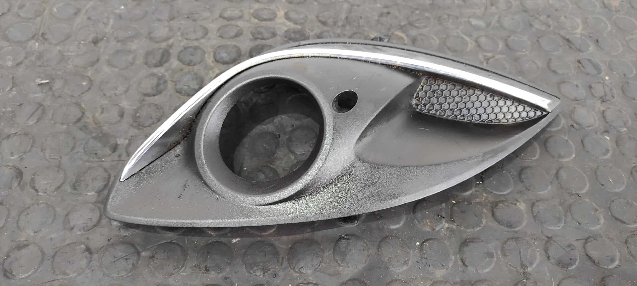 Recambio de REJILLA PARAGOLPES DERECHA para OPEL CORSA D CATCH ME Now A13DTC referencia OEM IAM 13286026   - GRIS
