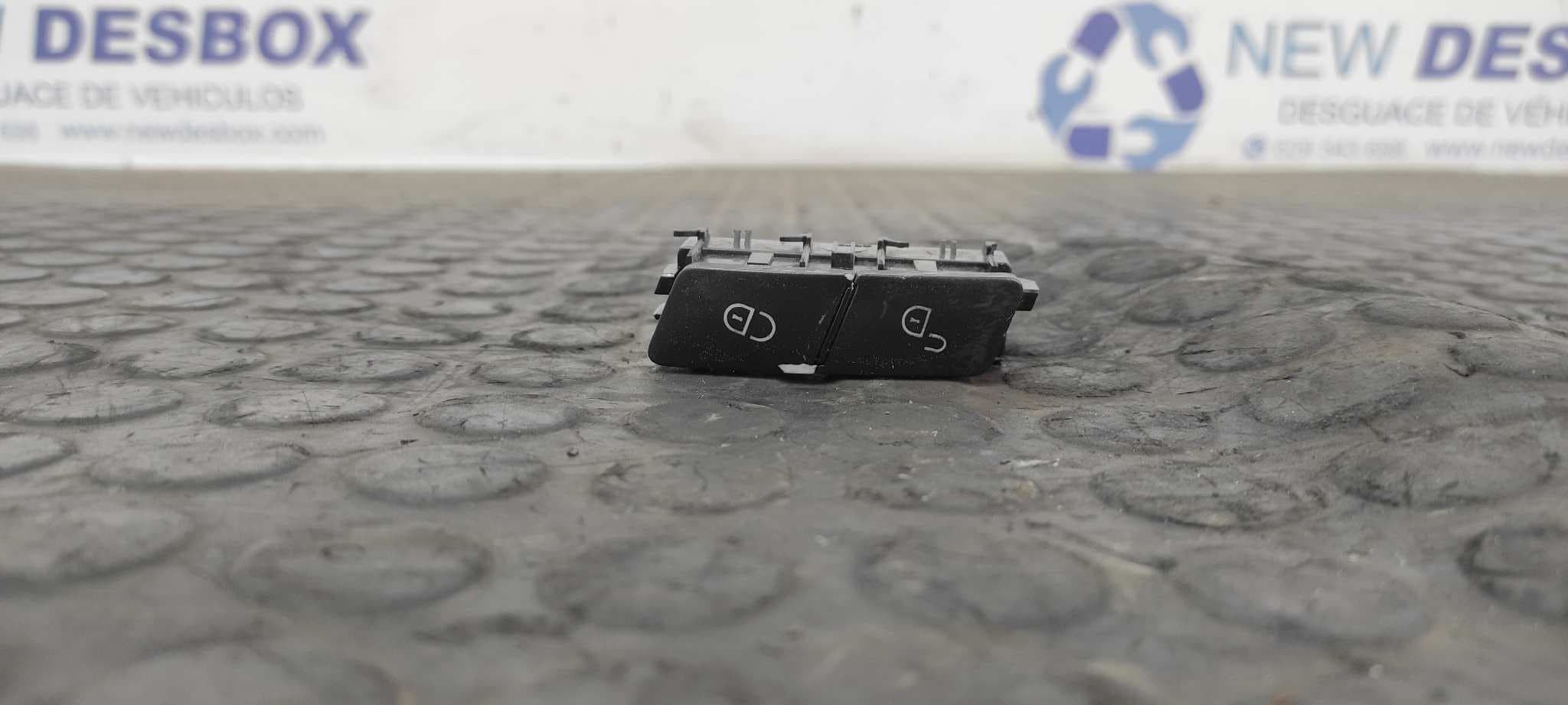Recambio de INTERRUPTOR para MERCEDES-BENZ CLASE C (W204) BERLINA 2.2 CDI CAT OM646811 referencia OEM IAM A2048706310   - BLANCO