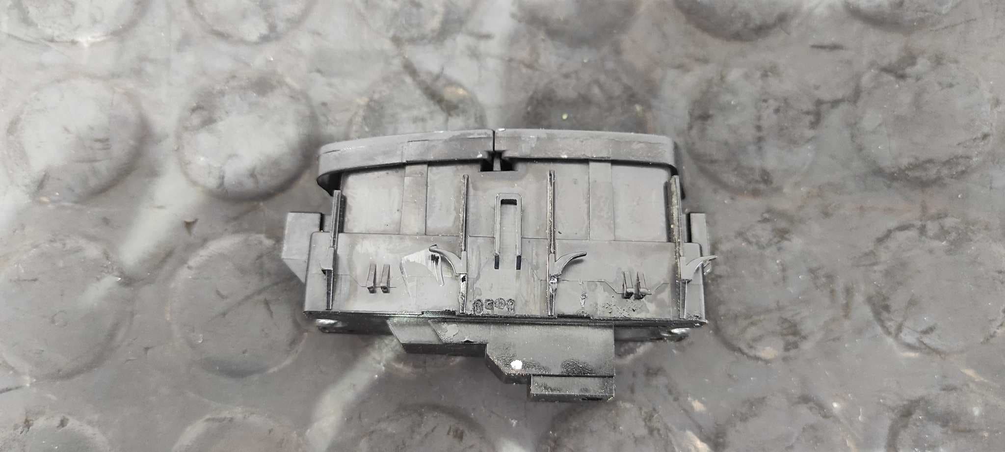 Recambio de INTERRUPTOR para MERCEDES-BENZ CLASE C (W204) BERLINA 2.2 CDI CAT OM646811 referencia OEM IAM A2048706310   - BLANCO 3
