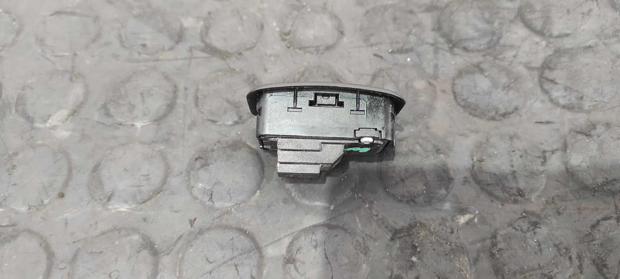 Recambio de INTERRUPTOR para MERCEDES-BENZ CLASE C (W204) BERLINA 2.2 CDI CAT OM646811 referencia OEM IAM A2048707051   - BLANCO 2
