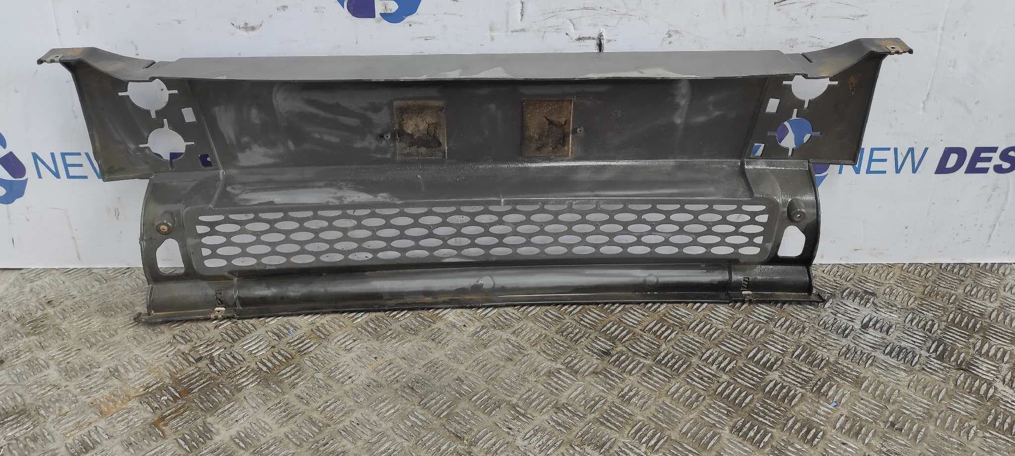 Recambio de REJILLA PARAGOLPES CENTRAL para FORD TRANSIT CAJA CERRADA, CORTA (FY) (2000 =>) FT  330   2.4 D4FA referencia OEM IAM YC1517D957A   - BLANCO 2