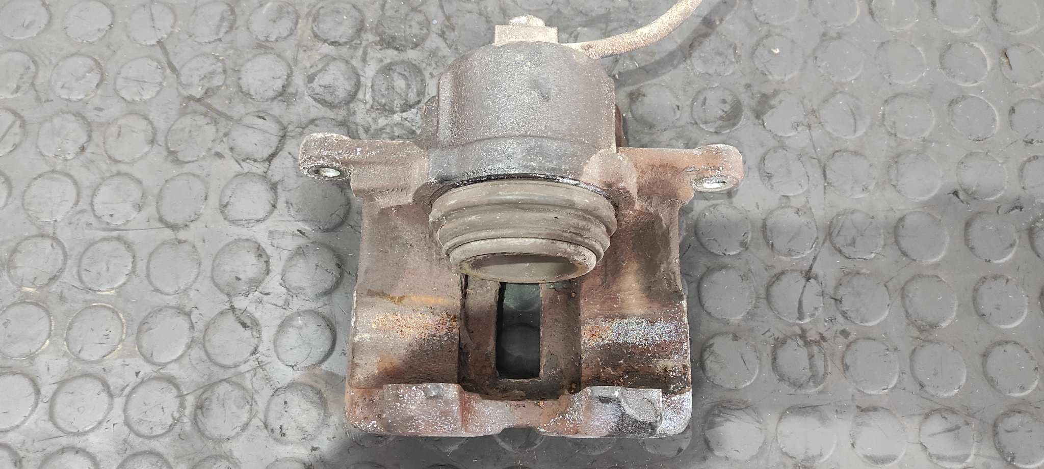 Recambio de PINZA DE FRENO DELANTERA DERECHA para CHRYSLER PT CRUISER (PT) 1.6 Catwalk Classic EJD referencia OEM IAM 134465   - ROJO 3