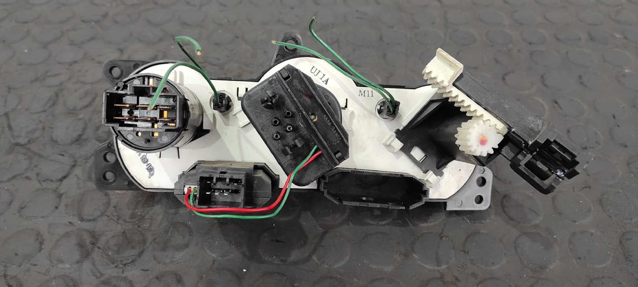 Recambio de MANDO CALEFACCION / AIRE ACONDICIONADO para HYUNDAI COUPE (J2) 1.6 16V CAT G4GR referencia OEM IAM UJ1A M11   - ROJO 6