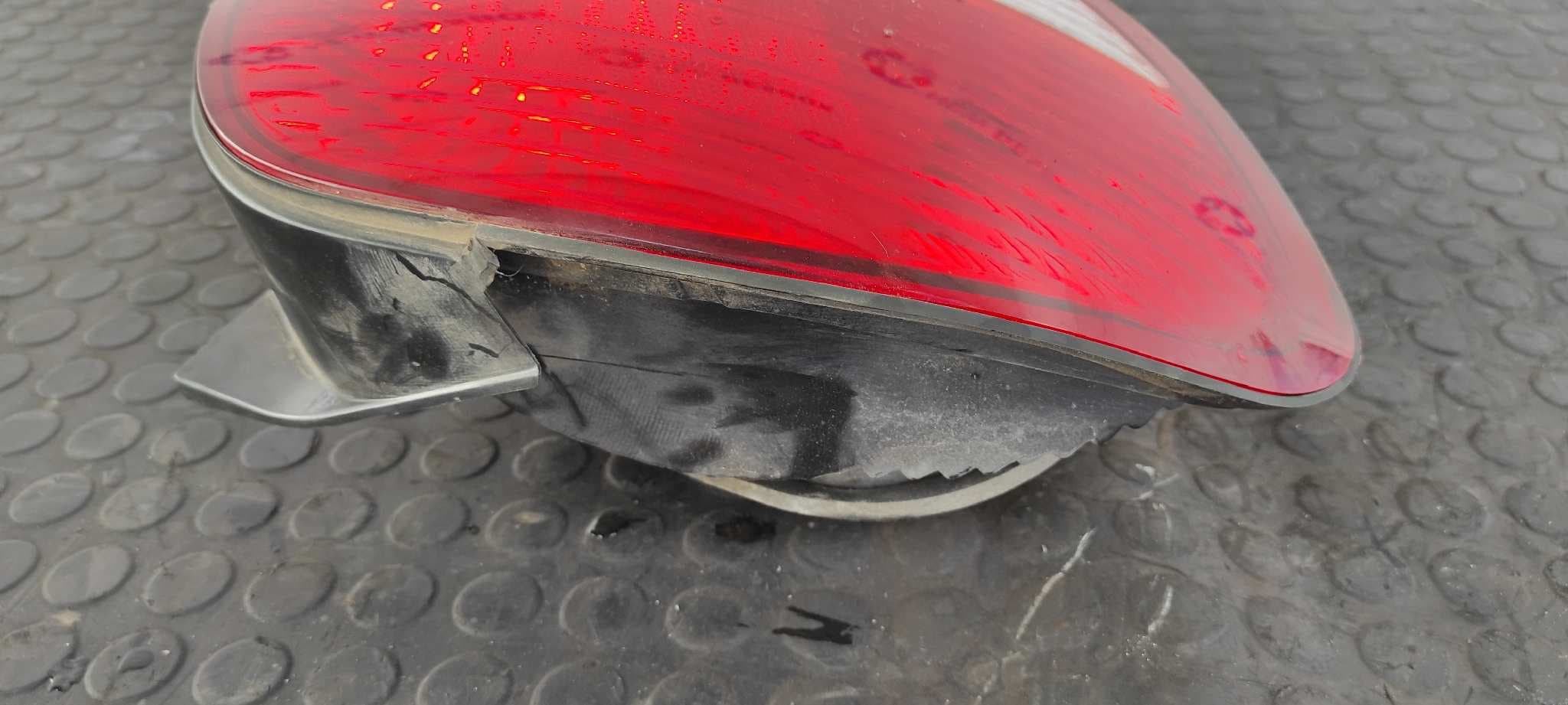Recambio de PILOTO TRASERO IZQUIERDO para HYUNDAI COUPE (J2) 1.6 16V CAT G4GR referencia OEM IAM 92401275   - ROJO 3