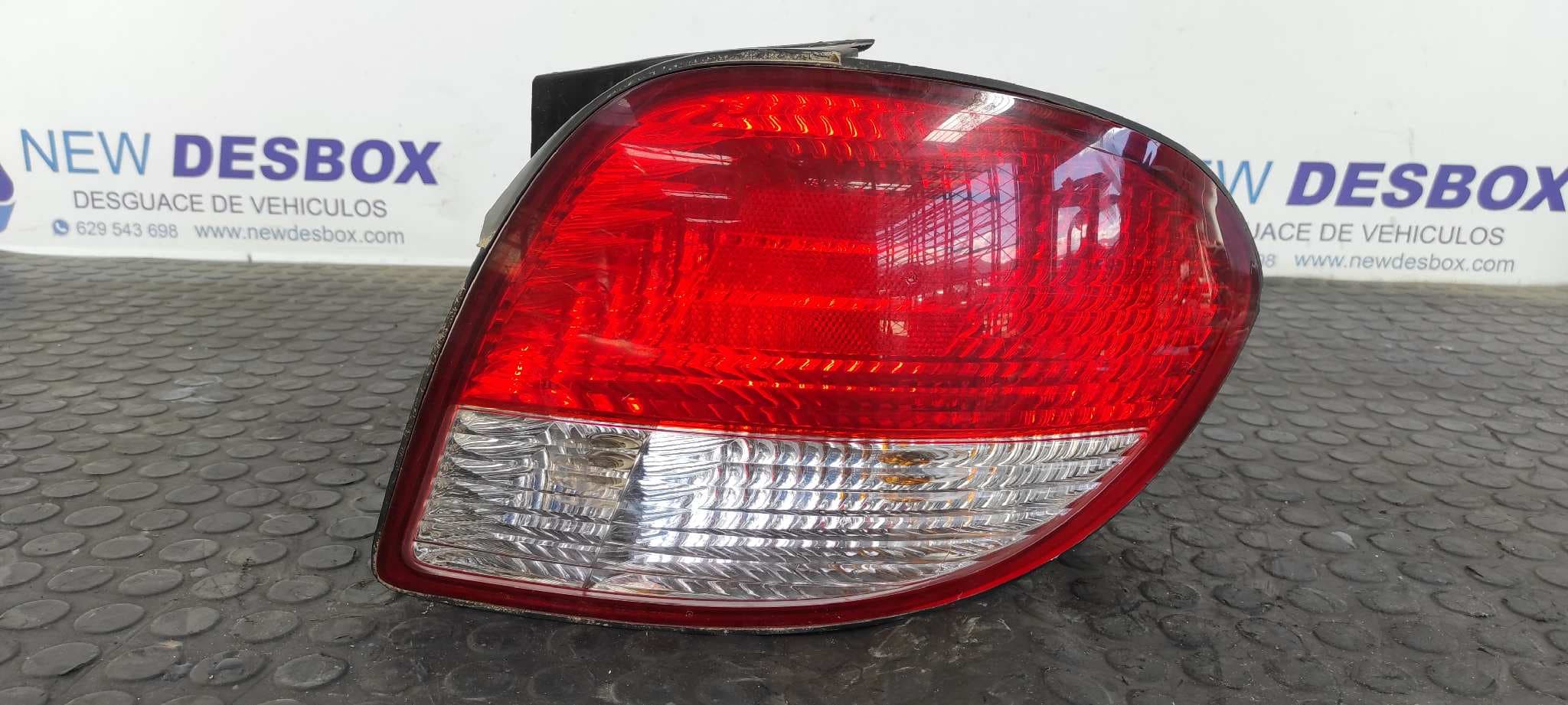 Recambio de PILOTO TRASERO DERECHO para HYUNDAI COUPE (J2) 1.6 16V CAT G4GR referencia OEM IAM 92402275   - ROJO