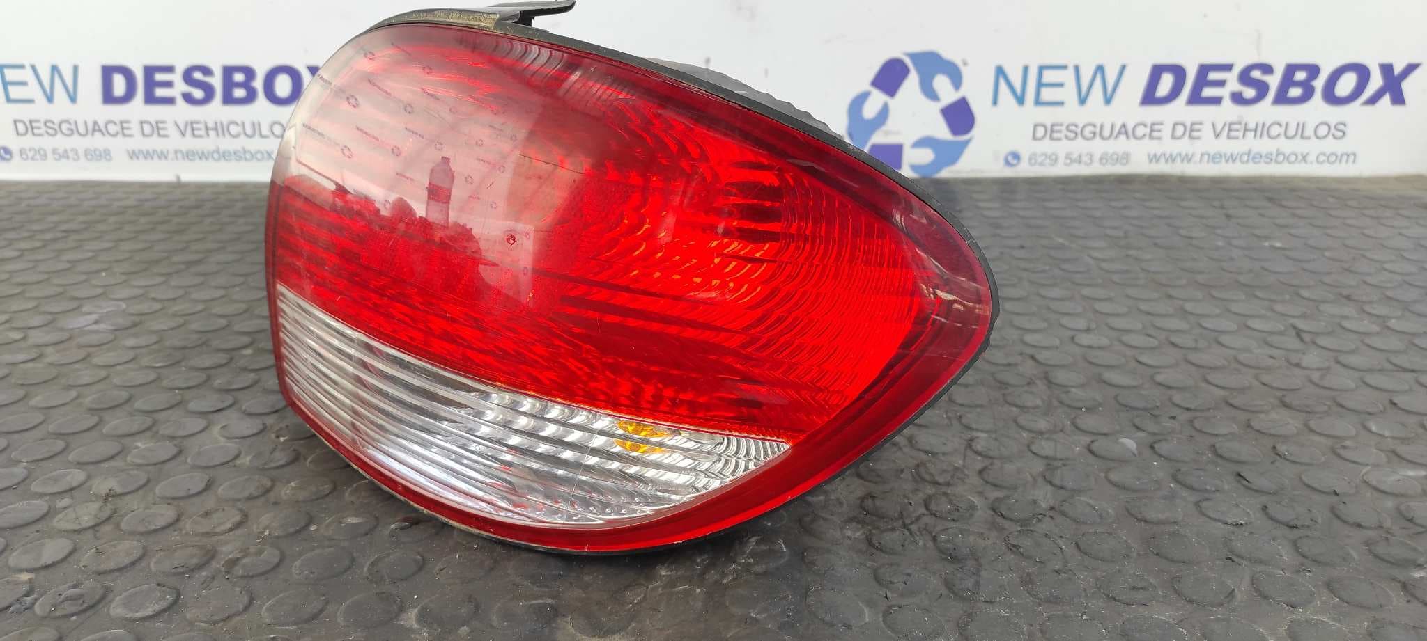 Recambio de PILOTO TRASERO DERECHO para HYUNDAI COUPE (J2) 1.6 16V CAT G4GR referencia OEM IAM 92402275   - ROJO 5
