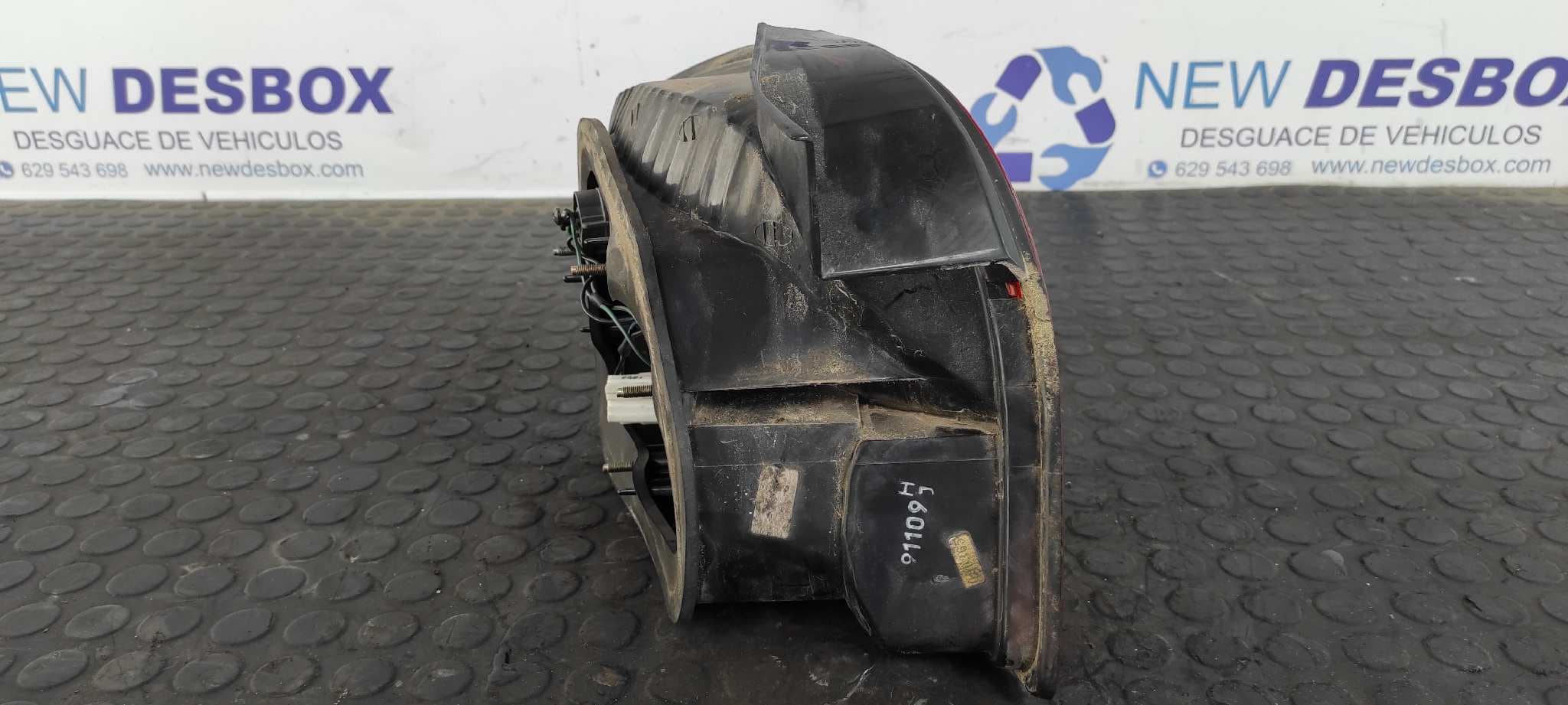Recambio de PILOTO TRASERO DERECHO para HYUNDAI COUPE (J2) 1.6 16V CAT G4GR referencia OEM IAM 92402275   - ROJO 4