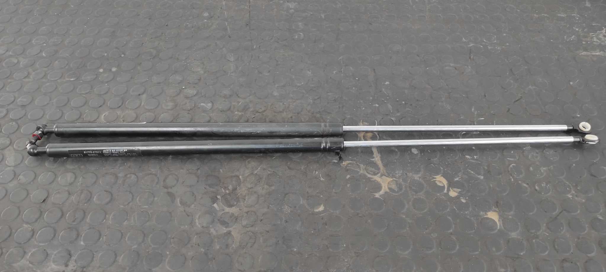 Recambio de AMORTIGUADORES MALETERO / PORTON para HYUNDAI COUPE (J2) 1.6 16V CAT G4GR referencia OEM IAM 8177027011   - ROJO