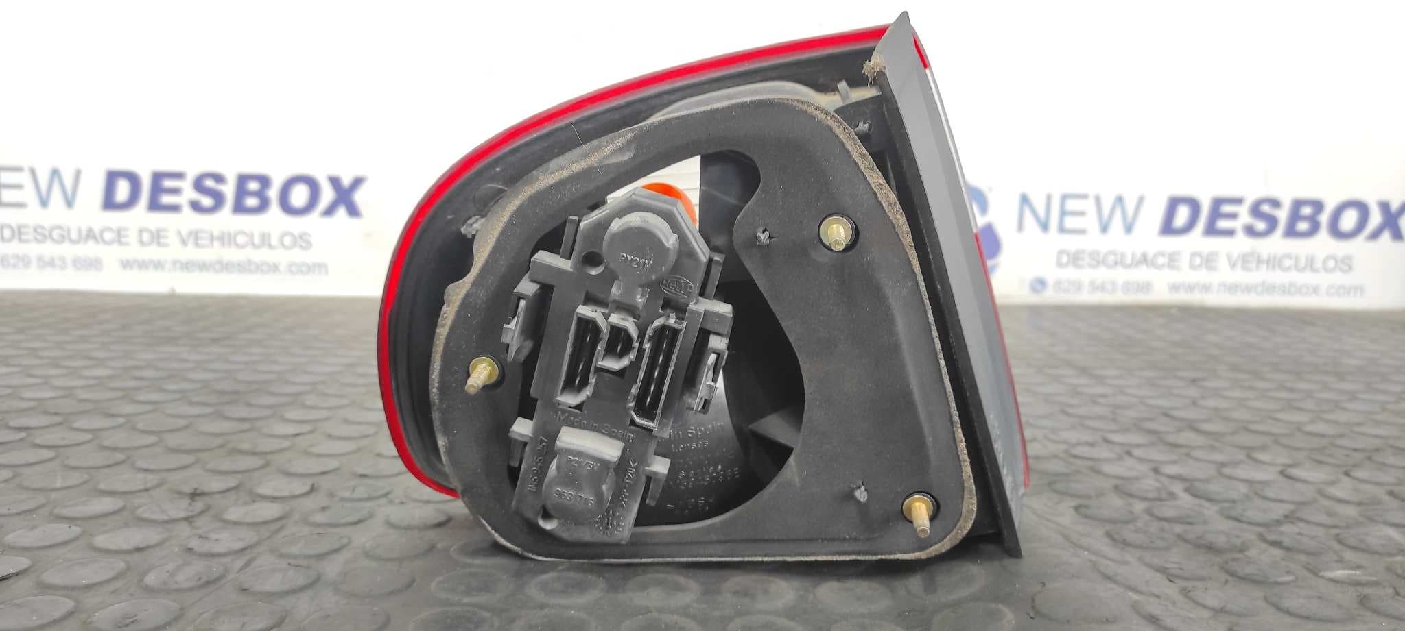 Recambio de PILOTO TRASERO DERECHO para SEAT TOLEDO (1M2) 1.9 TDI AHF referencia OEM IAM 1M5945096B   - GRIS 3