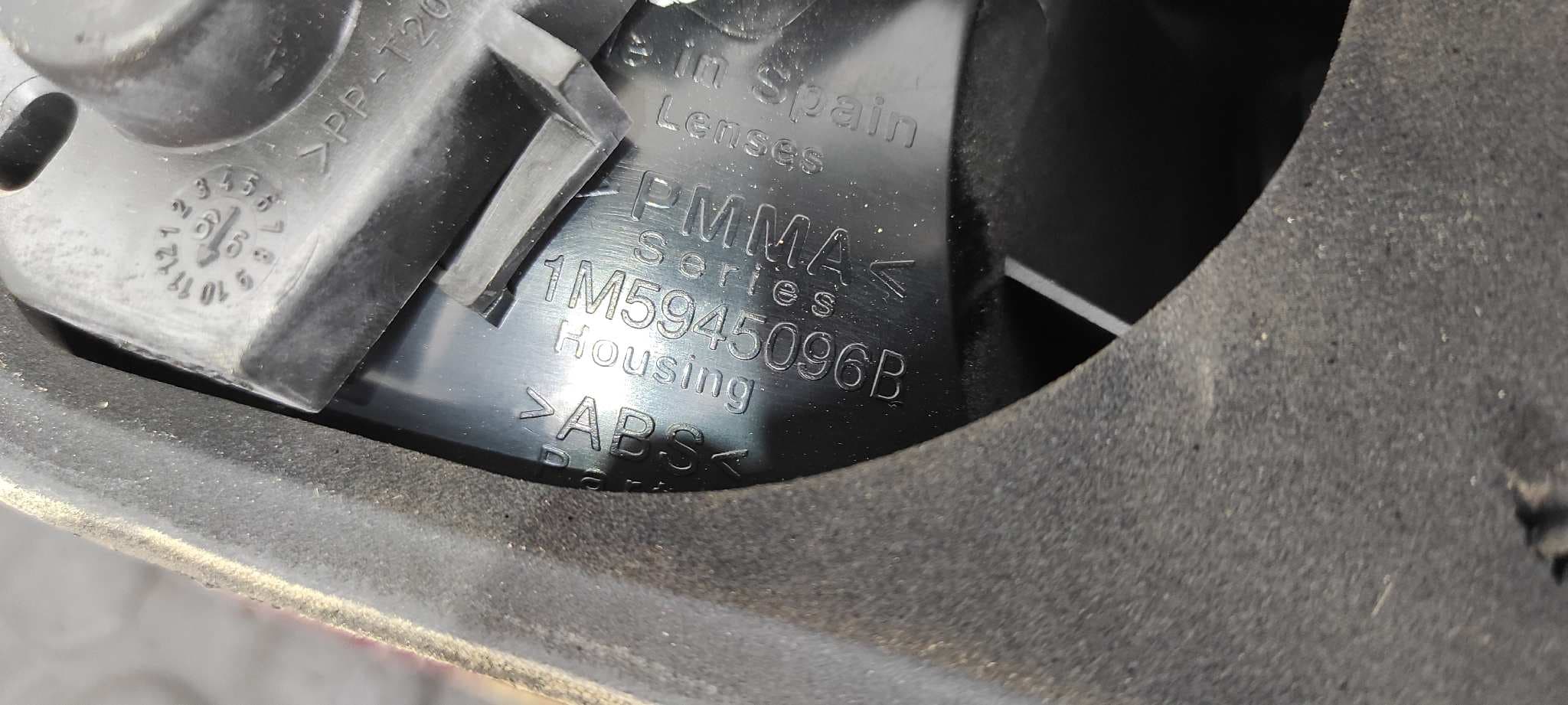Recambio de PILOTO TRASERO DERECHO para SEAT TOLEDO (1M2) 1.9 TDI AHF referencia OEM IAM 1M5945096B   - GRIS 5