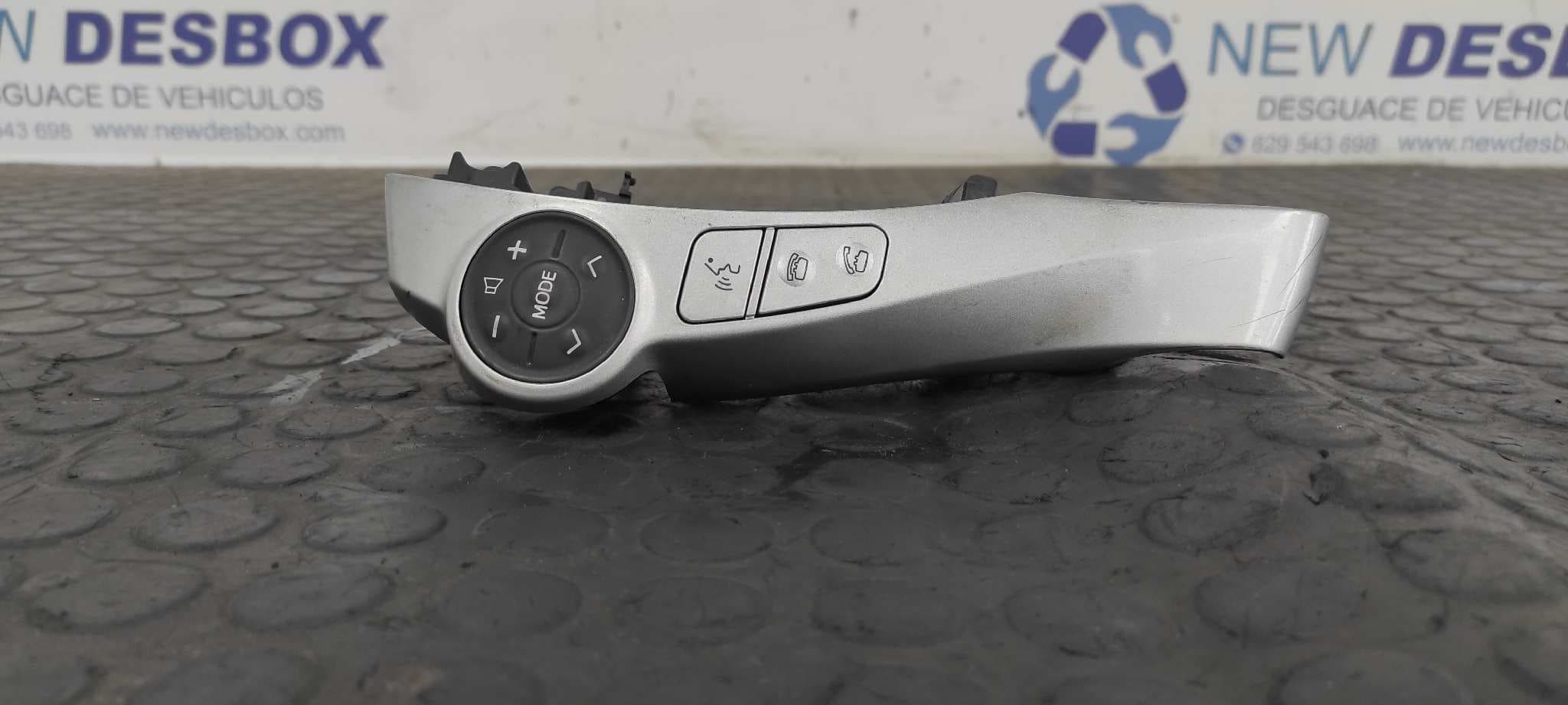 Recambio de MANDO VOLANTE para TOYOTA PRIUS (NHW30) Plug-in Hybrid Advance 2ZR referencia OEM IAM F70CV471   - BLANCO