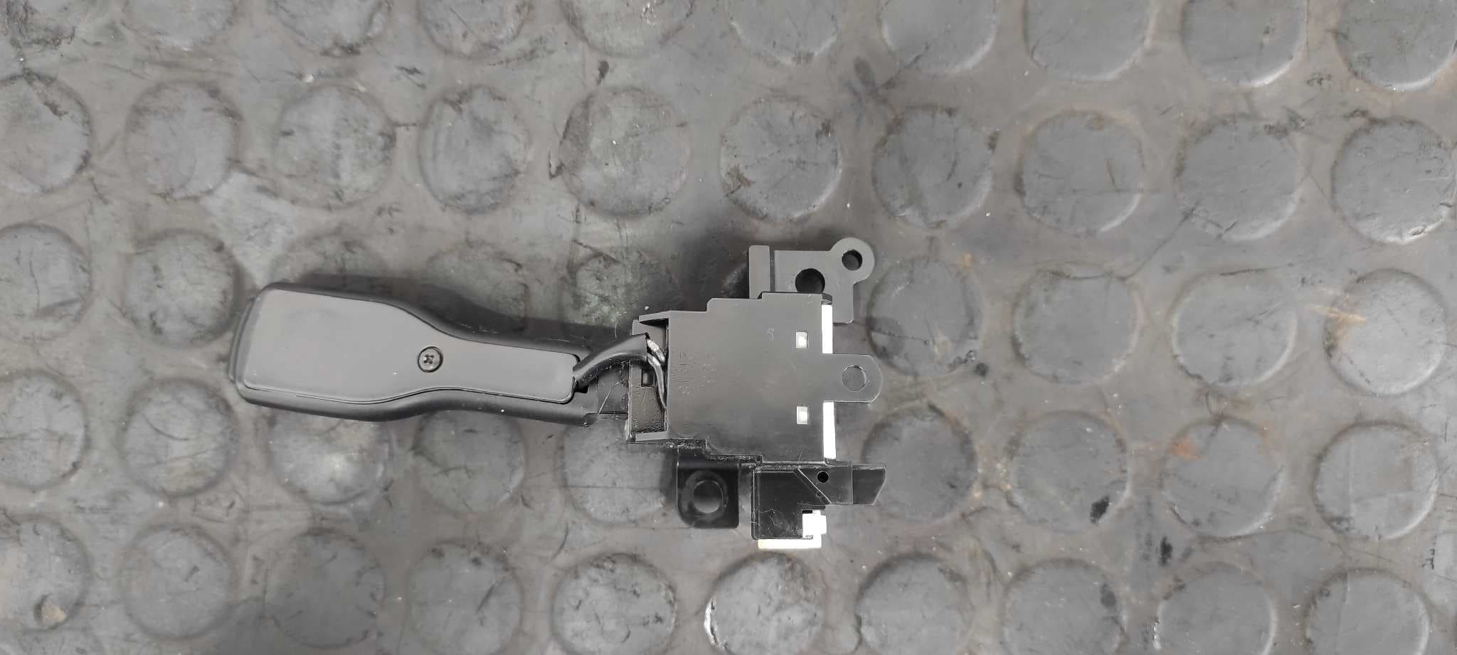 Recambio de MANDO MULTIFUNCION para TOYOTA PRIUS (NHW30) Plug-in Hybrid Advance 2ZR referencia OEM IAM 18A174   - BLANCO 4