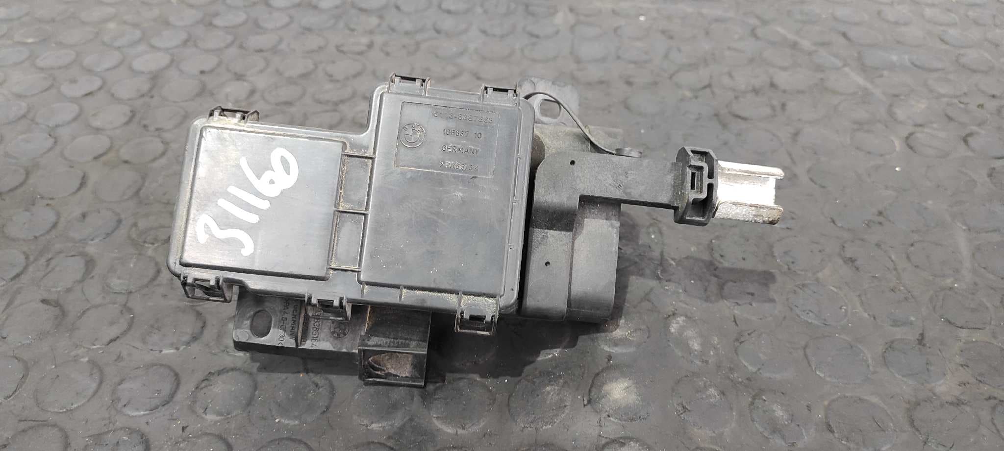 Recambio de CAJA RELES / FUSIBLES para BMW SERIE 7 (E65/E66) 760i N73B60 referencia OEM IAM 61138387568   - AZUL
