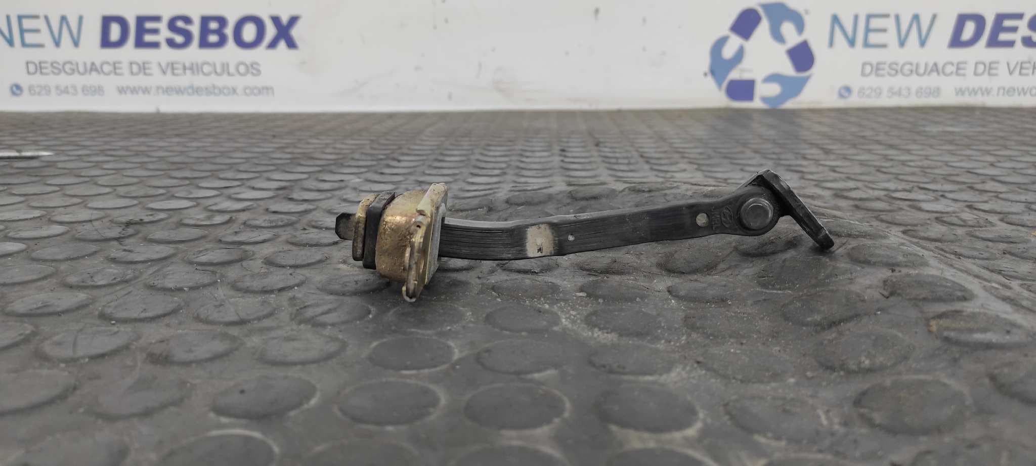 Recambio de RETENEDOR PUERTA DERECHA para HYUNDAI TUCSON (JM) 2.0 CRDi CAT D4EA referencia OEM IAM    - PLATA