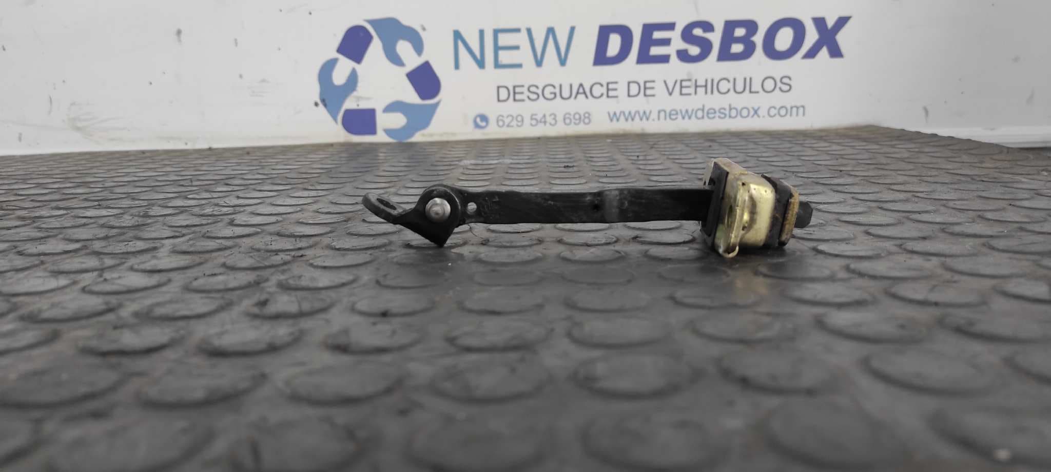 Recambio de RETENEDOR PUERTA DERECHA para HYUNDAI TUCSON (JM) 2.0 CRDi CAT D4EA referencia OEM IAM    - PLATA