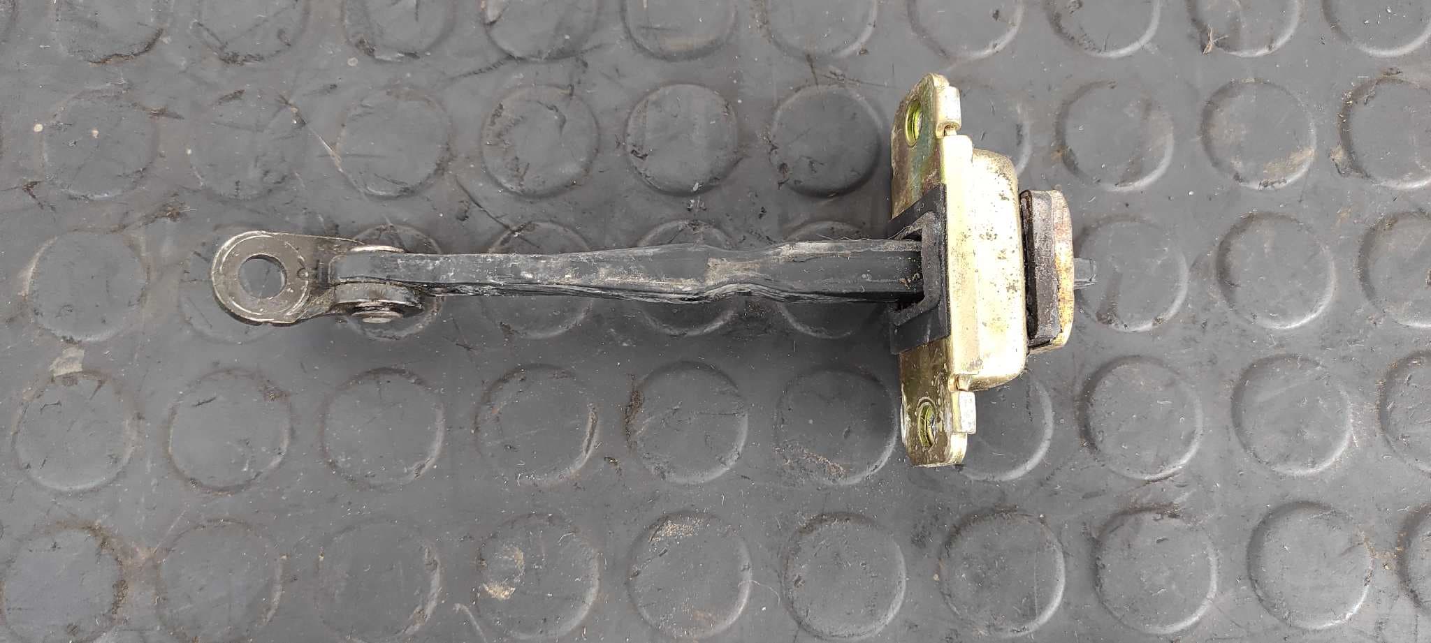 Recambio de RETENEDOR PUERTA DERECHA para HYUNDAI TUCSON (JM) 2.0 CRDi CAT D4EA referencia OEM IAM    - PLATA 3