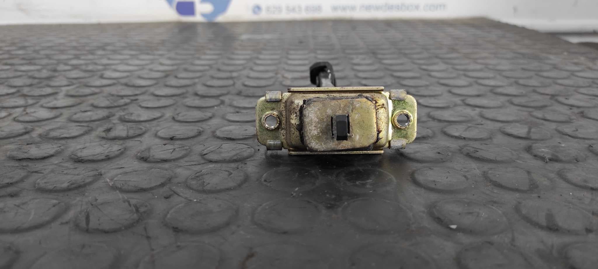 Recambio de RETENEDOR PUERTA DERECHA para HYUNDAI TUCSON (JM) 2.0 CRDi CAT D4EA referencia OEM IAM    - PLATA 2