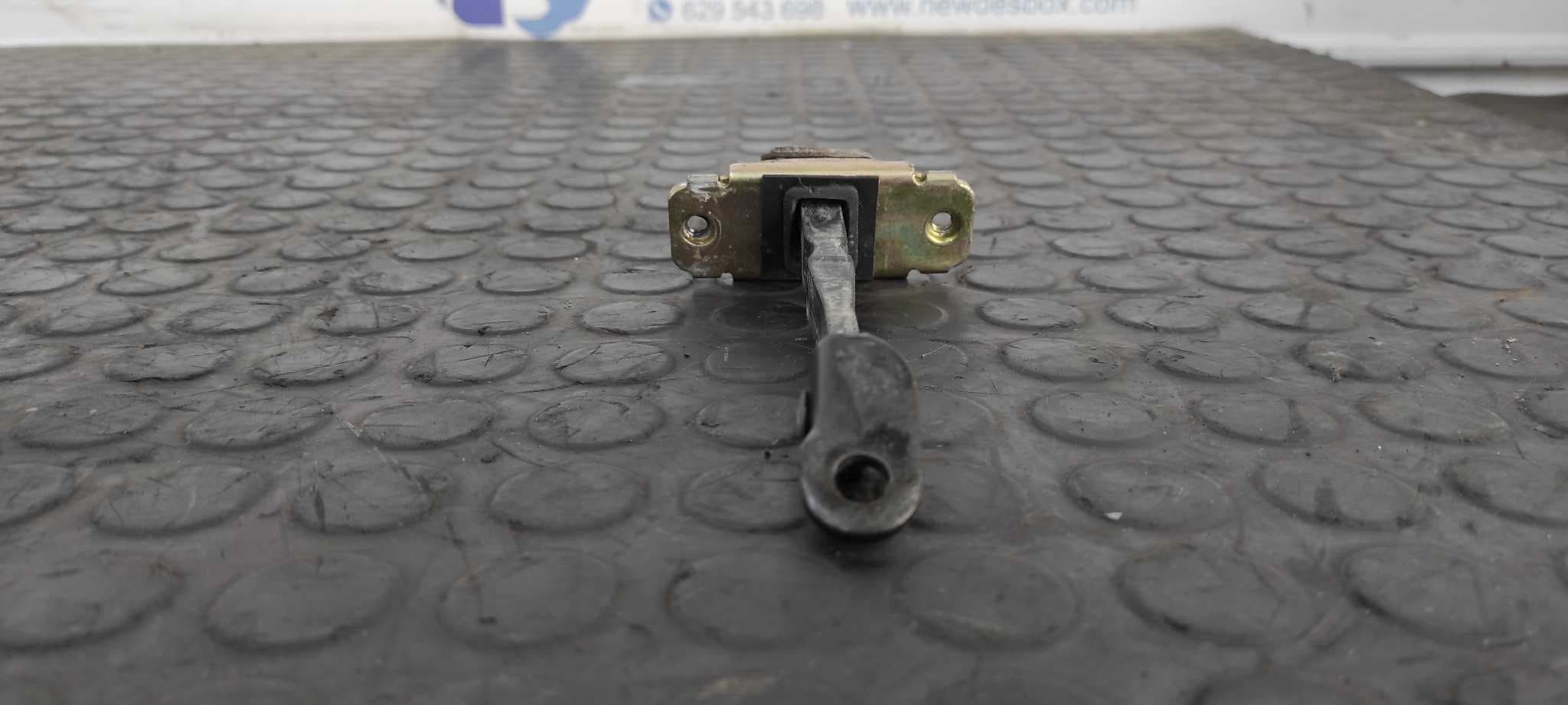 Recambio de RETENEDOR PUERTA DERECHA para HYUNDAI TUCSON (JM) 2.0 CRDi CAT D4EA referencia OEM IAM    - PLATA 4