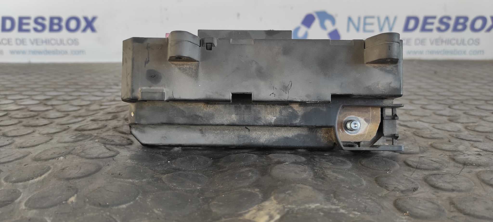 Recambio de CAJA RELES / FUSIBLES para BMW SERIE 7 (E65/E66) N73B60 referencia OEM IAM 6113690058301   - AZUL 2
