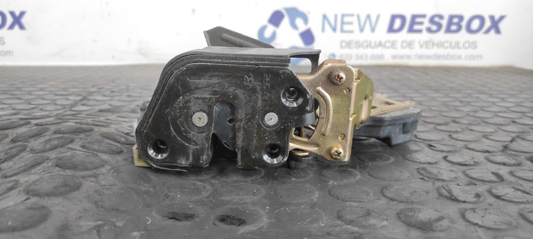 Recambio de CERRADURA PUERTA TRASERA DERECHA para HYUNDAI TUCSON (JM) 2.0 CRDi CAT D4EA referencia OEM IAM    - PLATA 4