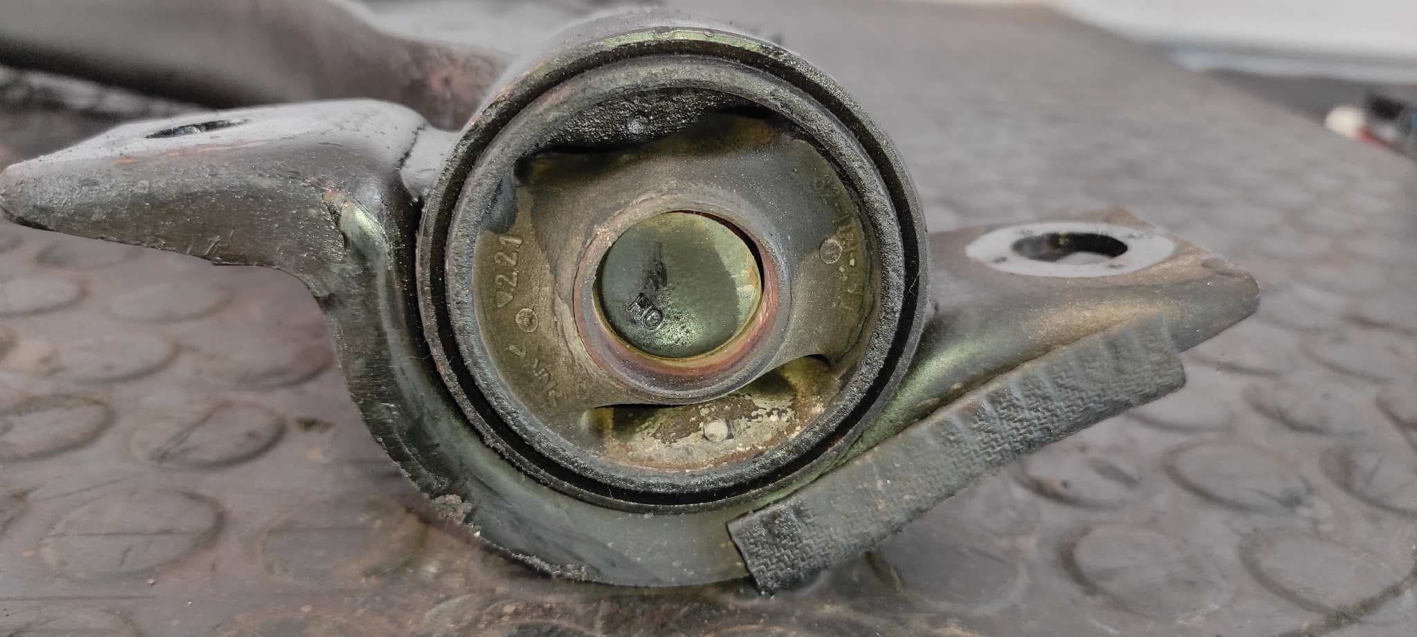 Recambio de BRAZO DERECHO INFERIOR DELANTERO para FORD TOURNEO CONNECT (TC7) Kombi Corta (2009->) R3PA referencia OEM IAM C78AA   - BLANCO 5
