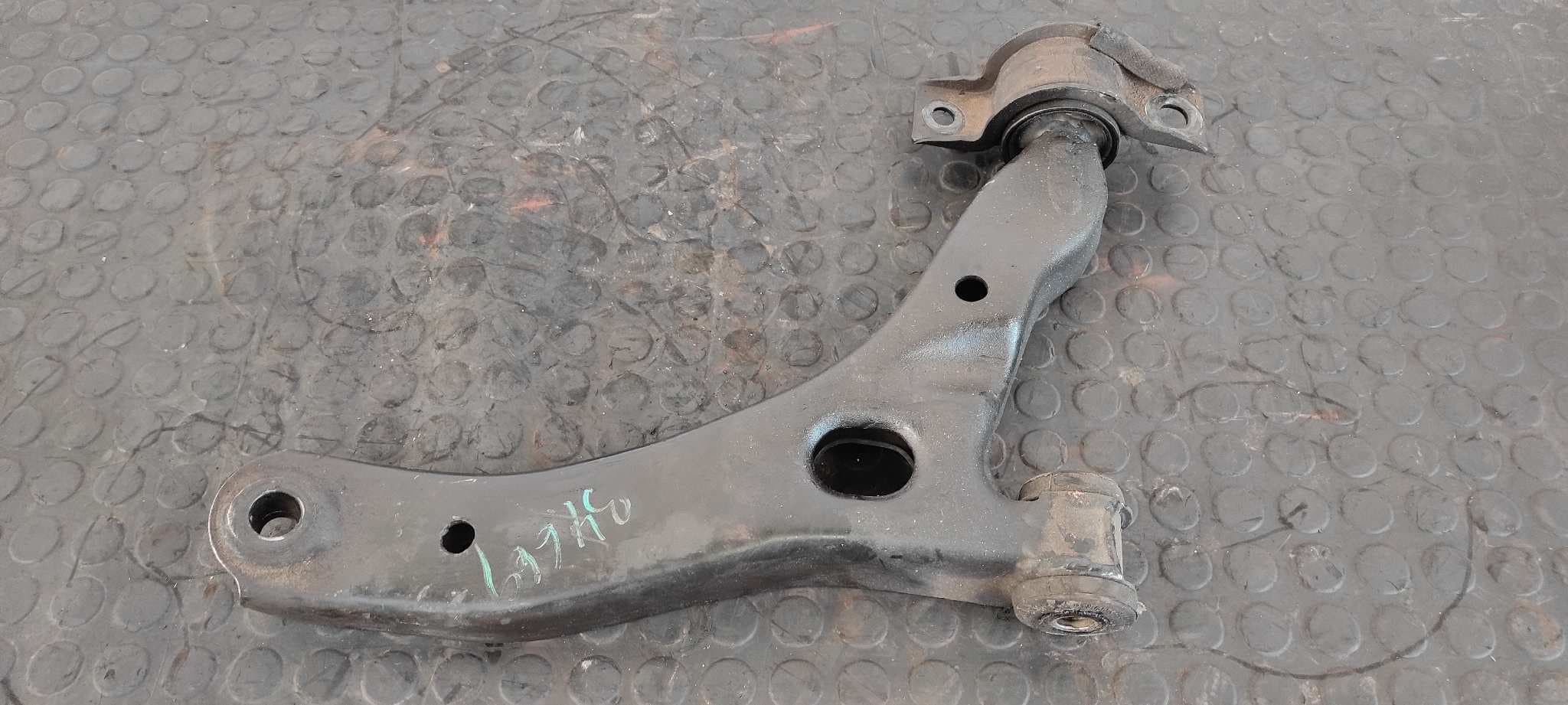 Recambio de BRAZO DERECHO INFERIOR DELANTERO para FORD TOURNEO CONNECT (TC7) Kombi Corta (2009->) R3PA referencia OEM IAM C78AA   - BLANCO 6