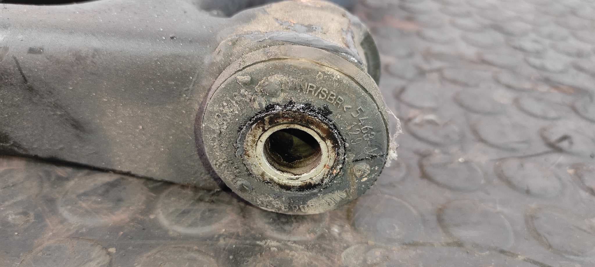 Recambio de BRAZO DERECHO INFERIOR DELANTERO para FORD TOURNEO CONNECT (TC7) Kombi Corta (2009->) R3PA referencia OEM IAM C78AA   - BLANCO 2